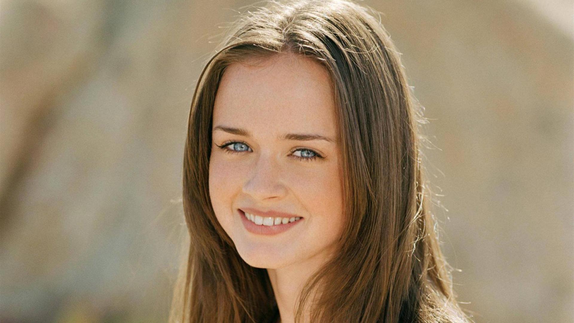 Alexis Bledel Smile wallpaper