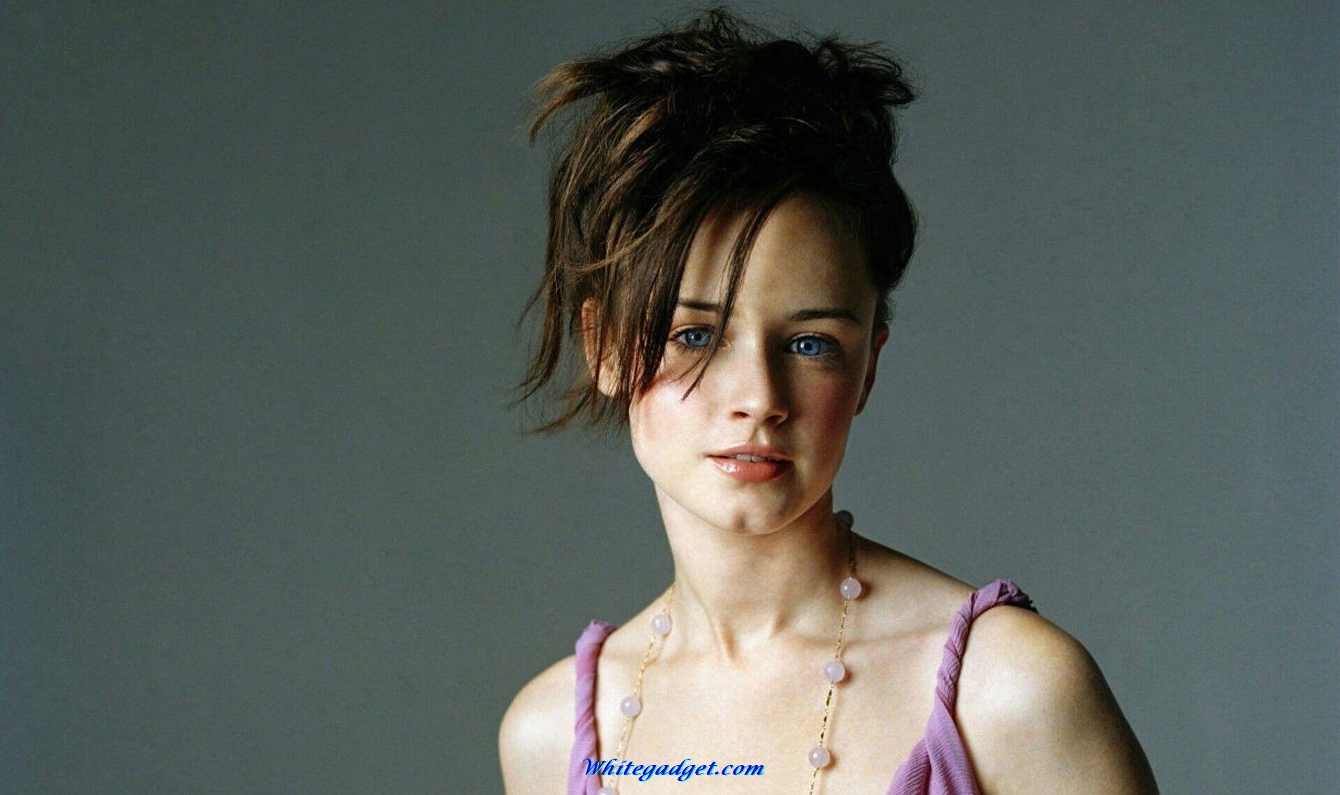 Alexis Name Wallpaper