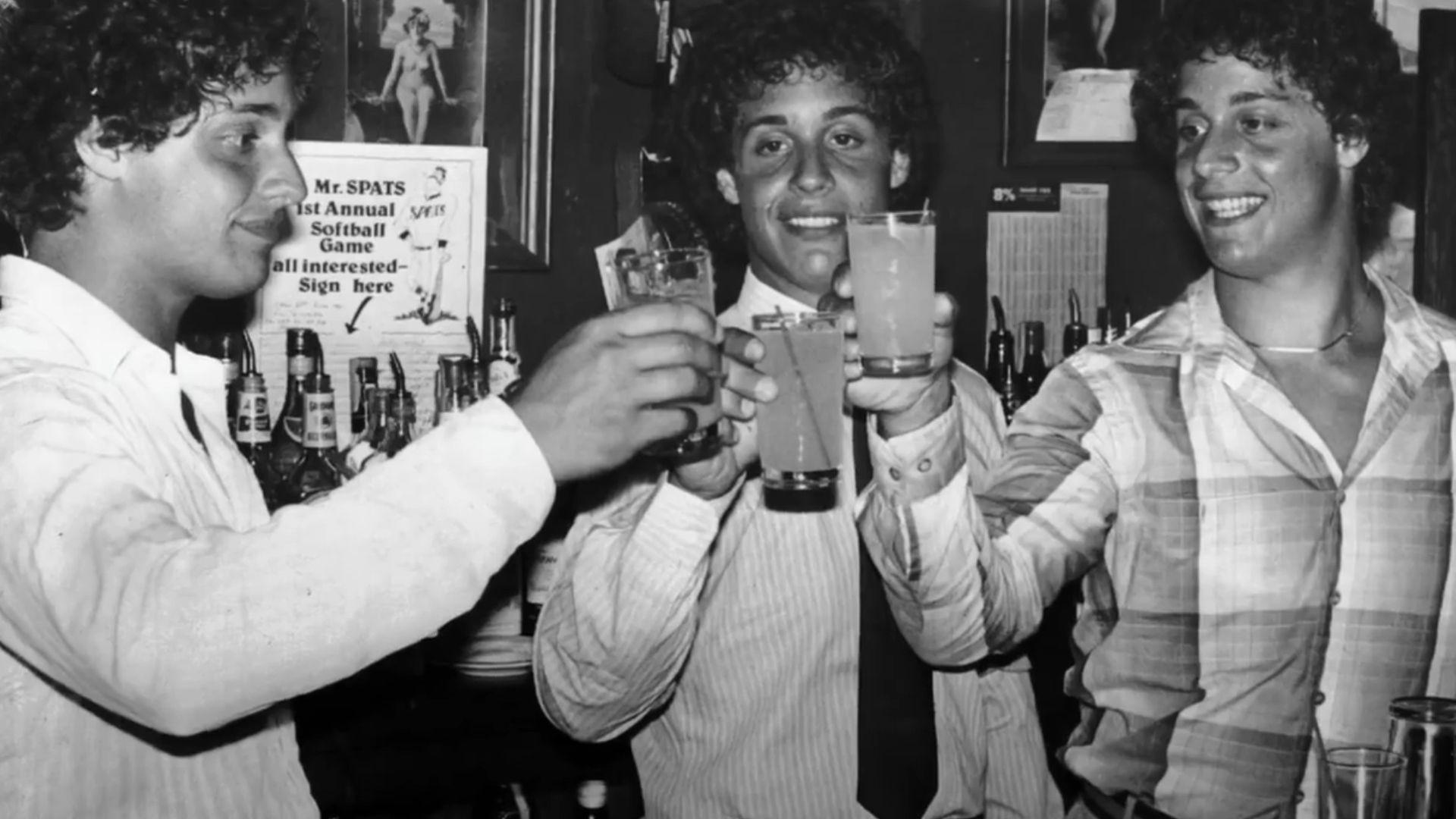 Un perturbador relato de trillizos separados al nacer será llevado