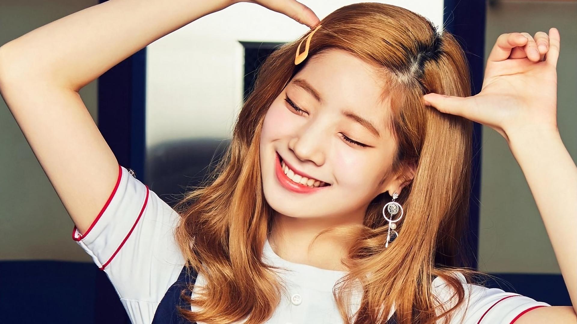 Dahyun TWICE Signal HD Wallpaper