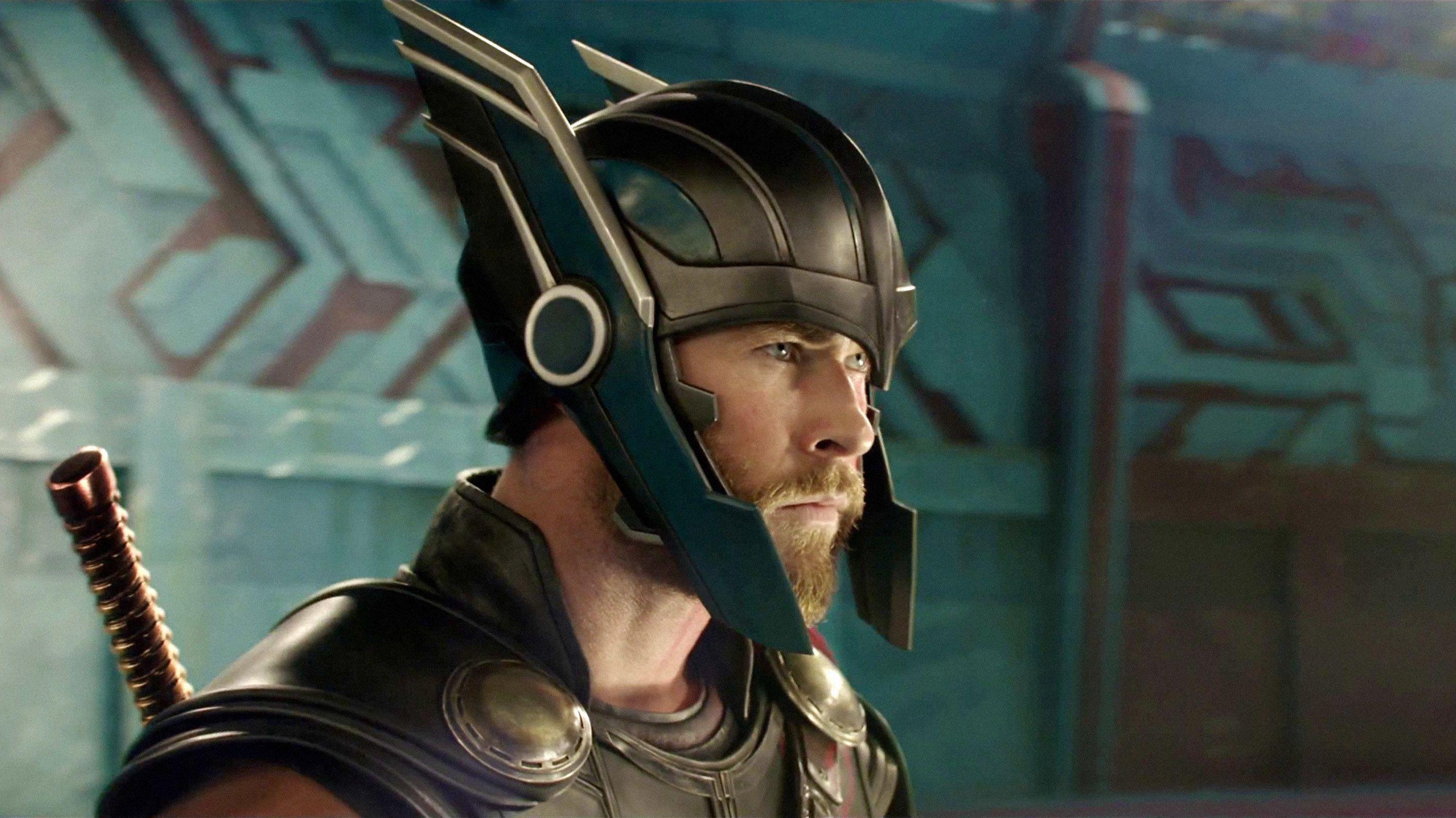 Chris Hemsworth Thor Ragnarok, Full HD 2K Wallpaper