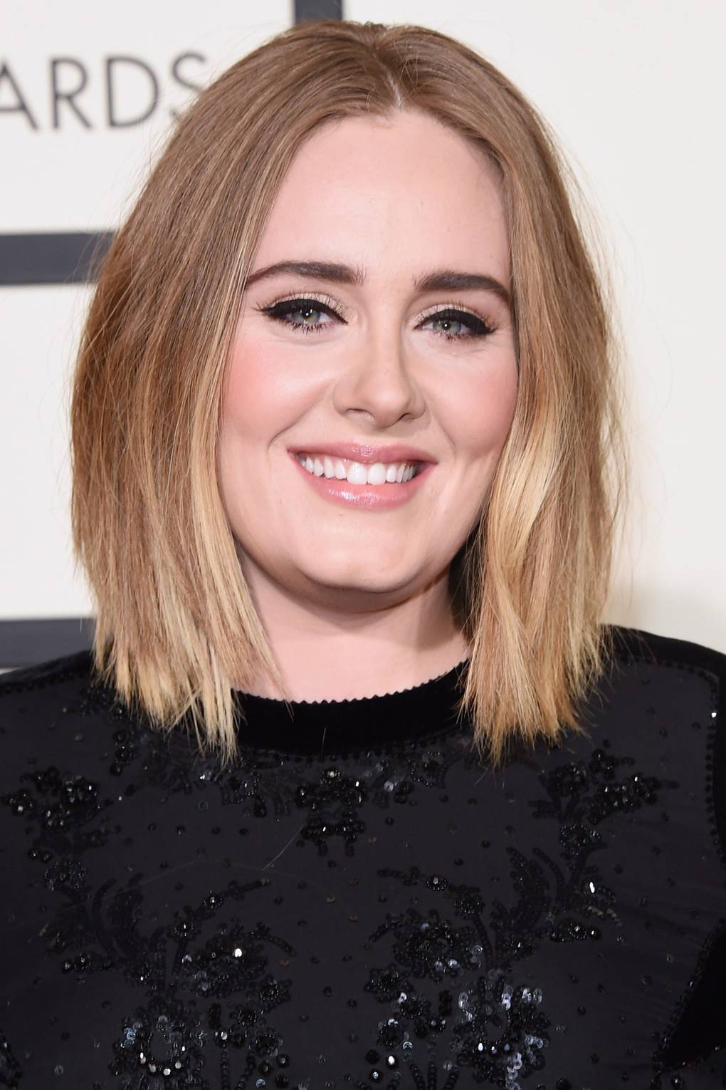 Adele Hairstyles & Beauty Looks 2017 Book Picture & Photo