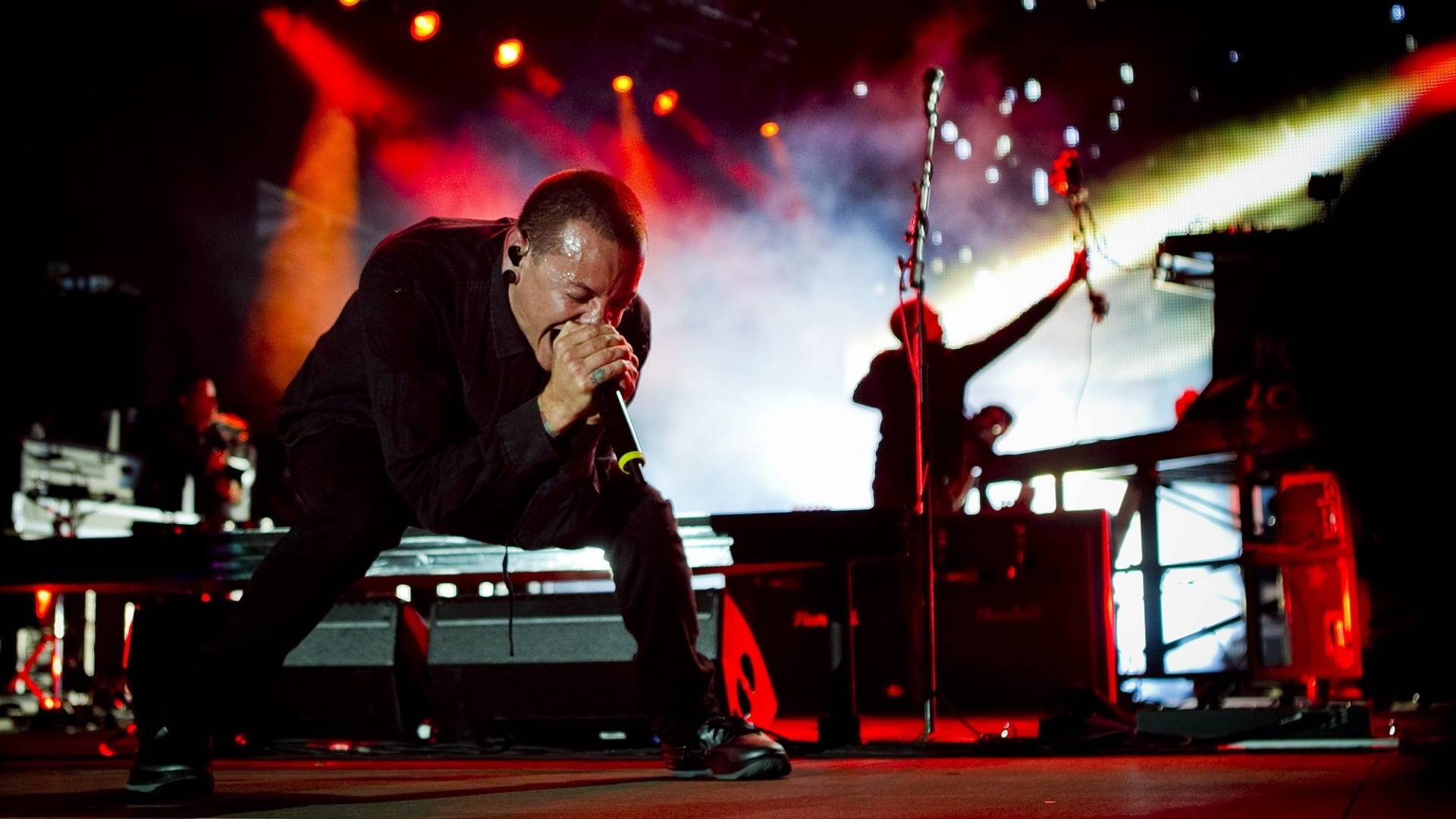 Linkin Park Vocalist Chester Bennington Passes Away Tragically