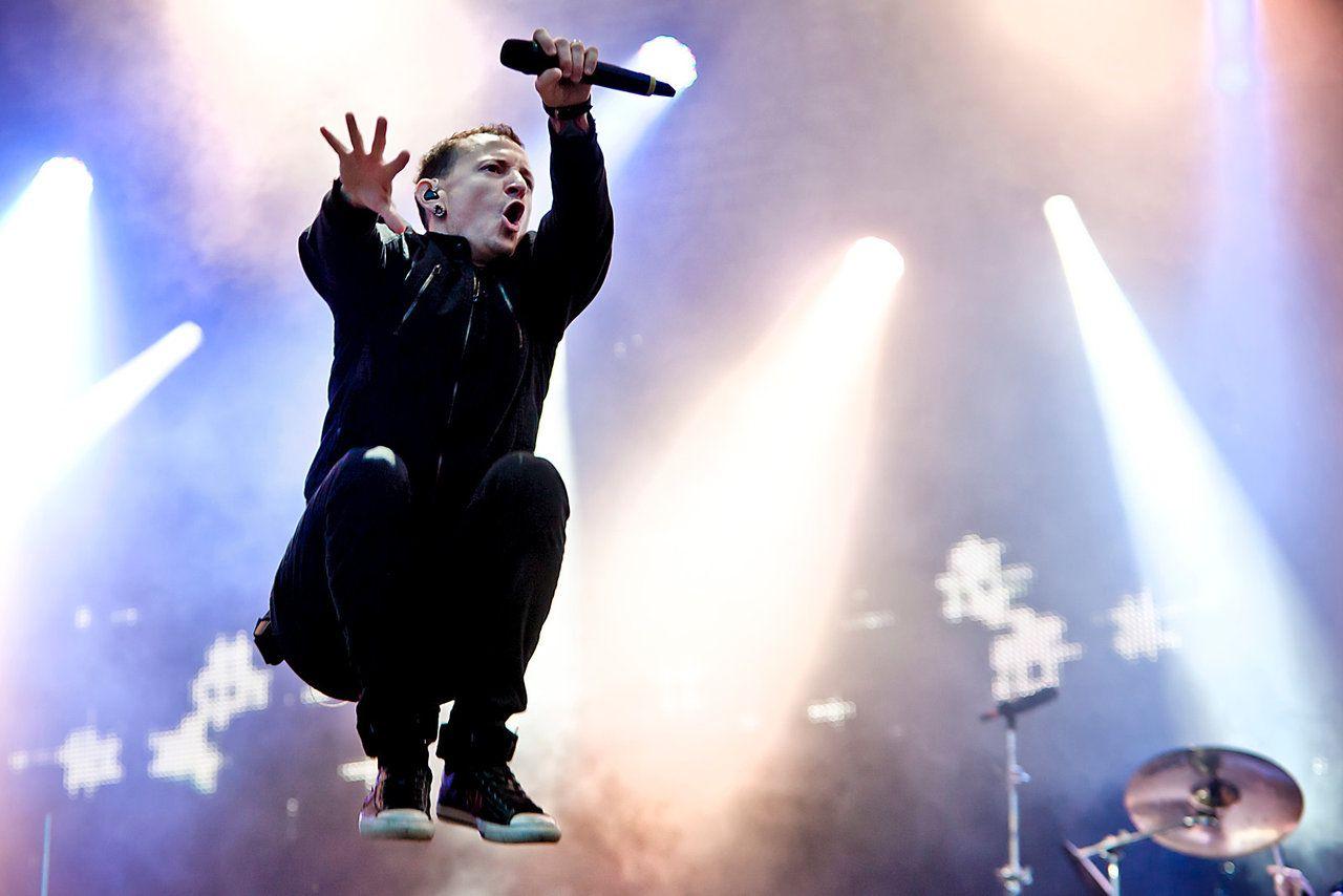 Linkin Park bids 'goodbye' to Chester Bennington in an emotional