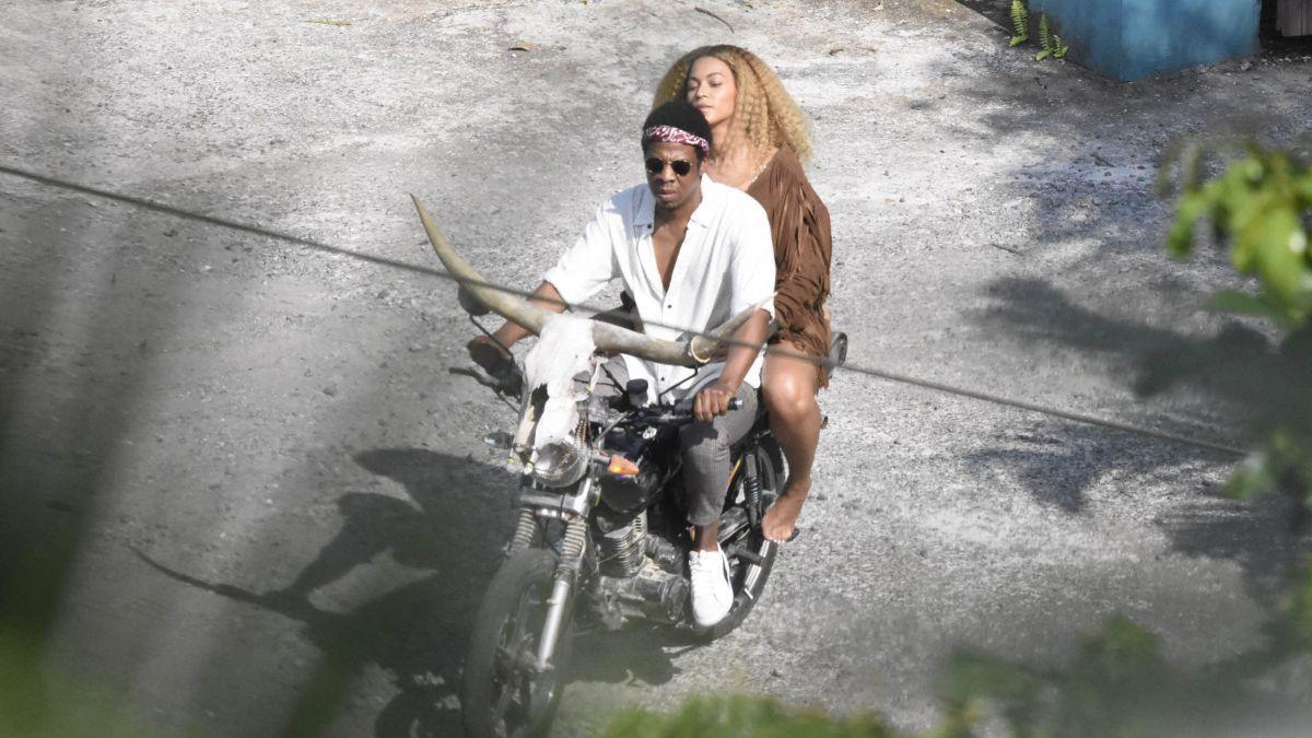 HD Photo: Beyonce And Jay Z At On The Run Ii Tour Photohoot In Jamaica