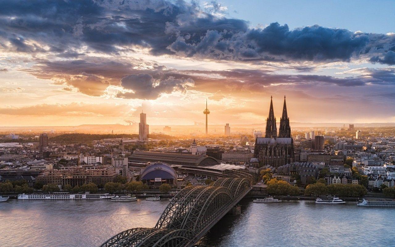 Hohenzollern Bridge Cologne wallpaper. Hohenzollern Bridge Cologne