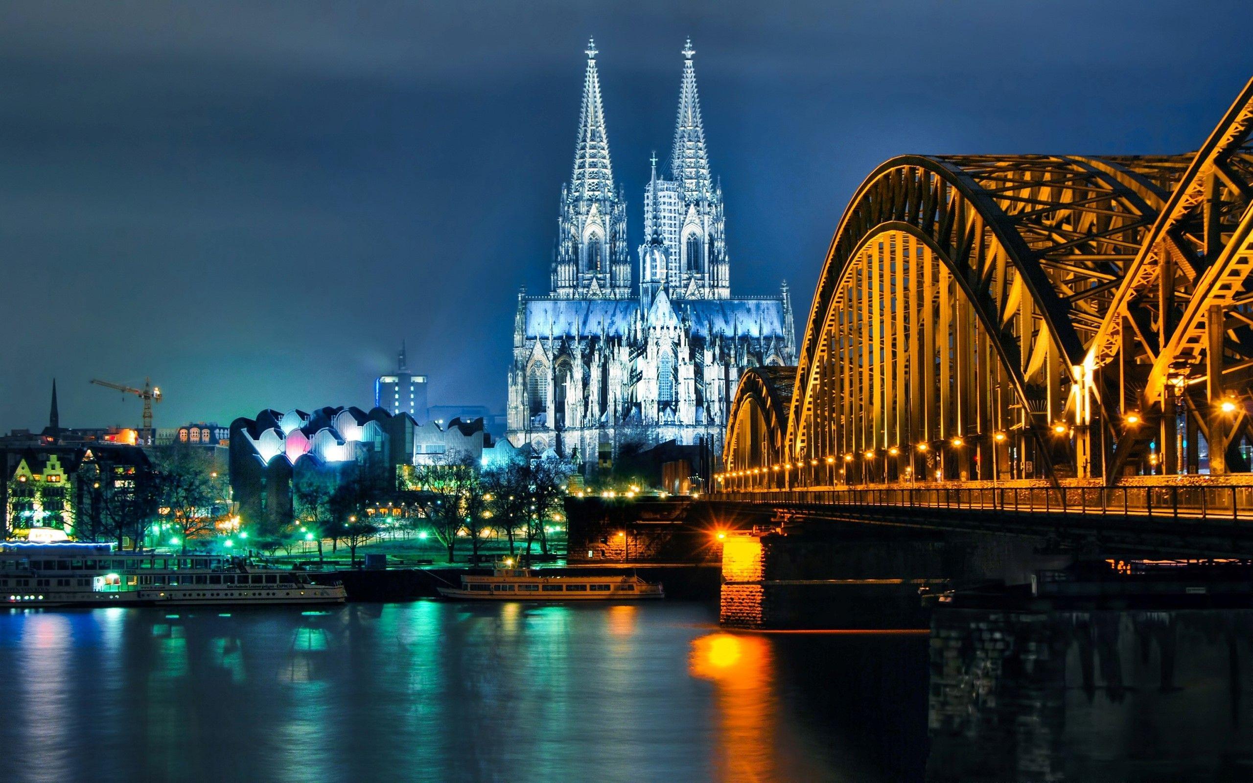 Cologne Cathedral in City Cologne of Germany Wallpaper