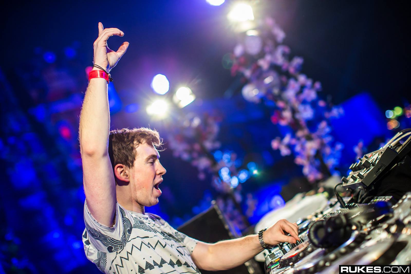 Hardwell Kicks Off United We Are Tour With Live Stream