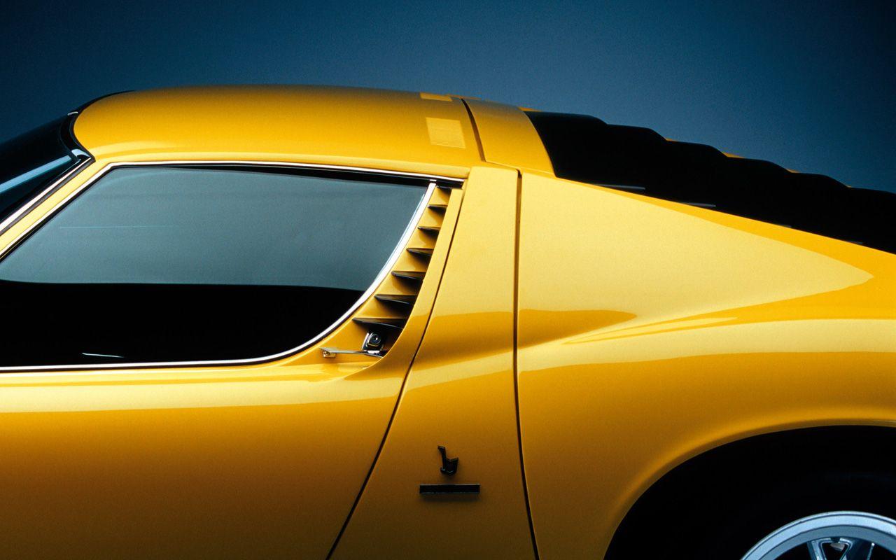 Beautiful Classic Lamborghini Supercars Wallpaper