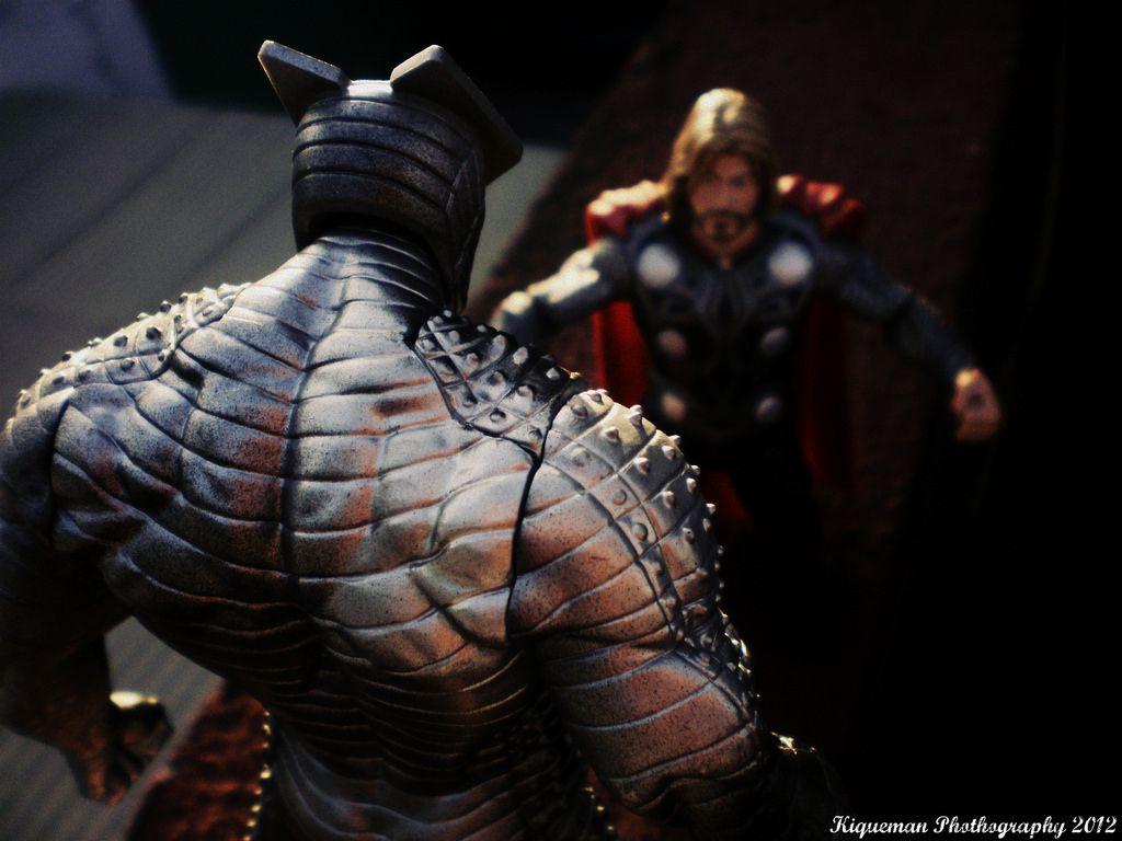 Thor vs Destroyer. Back to action figure phothography after