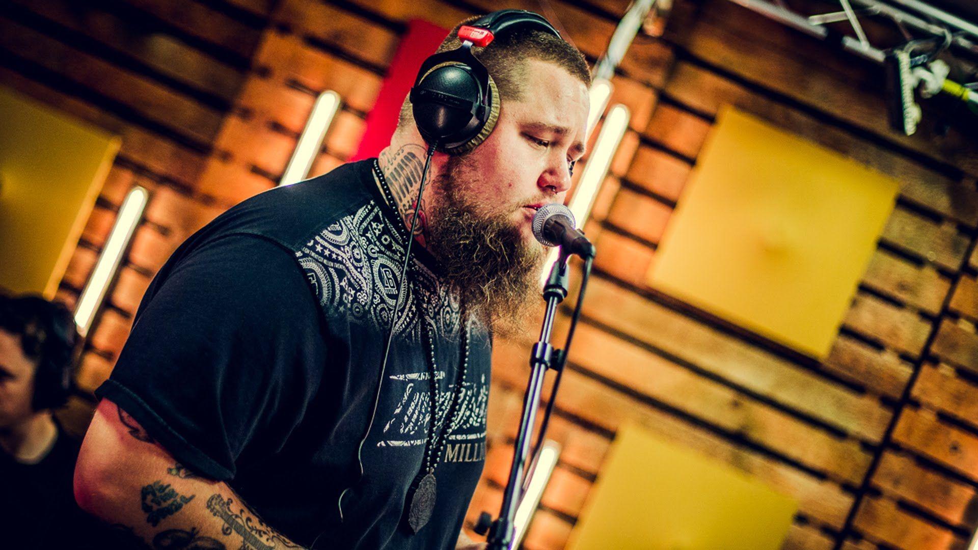 Песня human rag n bone man. Rag'n'Bone man. Rage n Bone man. Reg n Bone man. Human Rag'n'Bone.