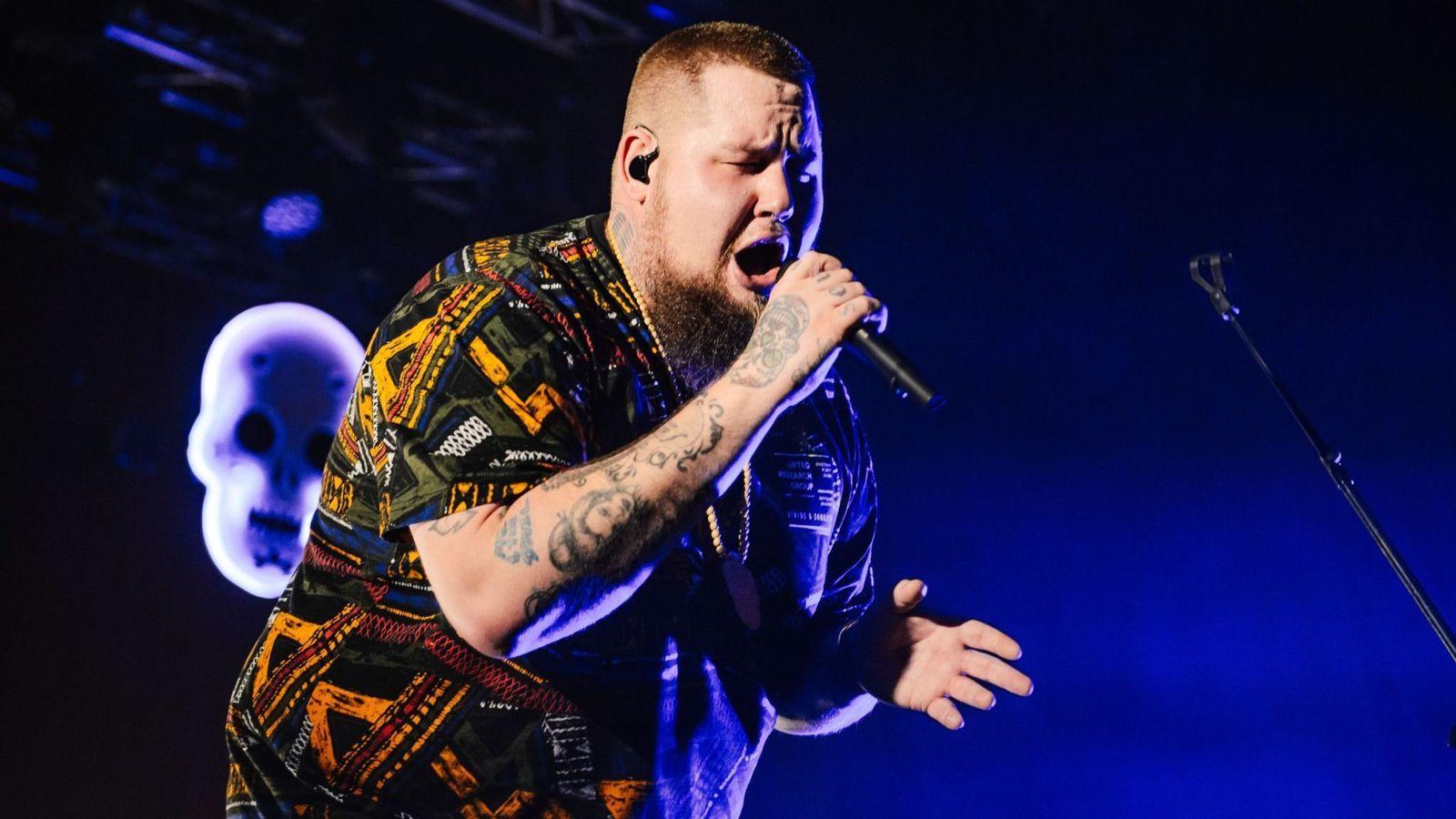 Rag n bone man calvin. Ragn Bone man. Ragn Bone man прическа. Rag n Bone man Skin. Rag'n'Bone man Skin Live.