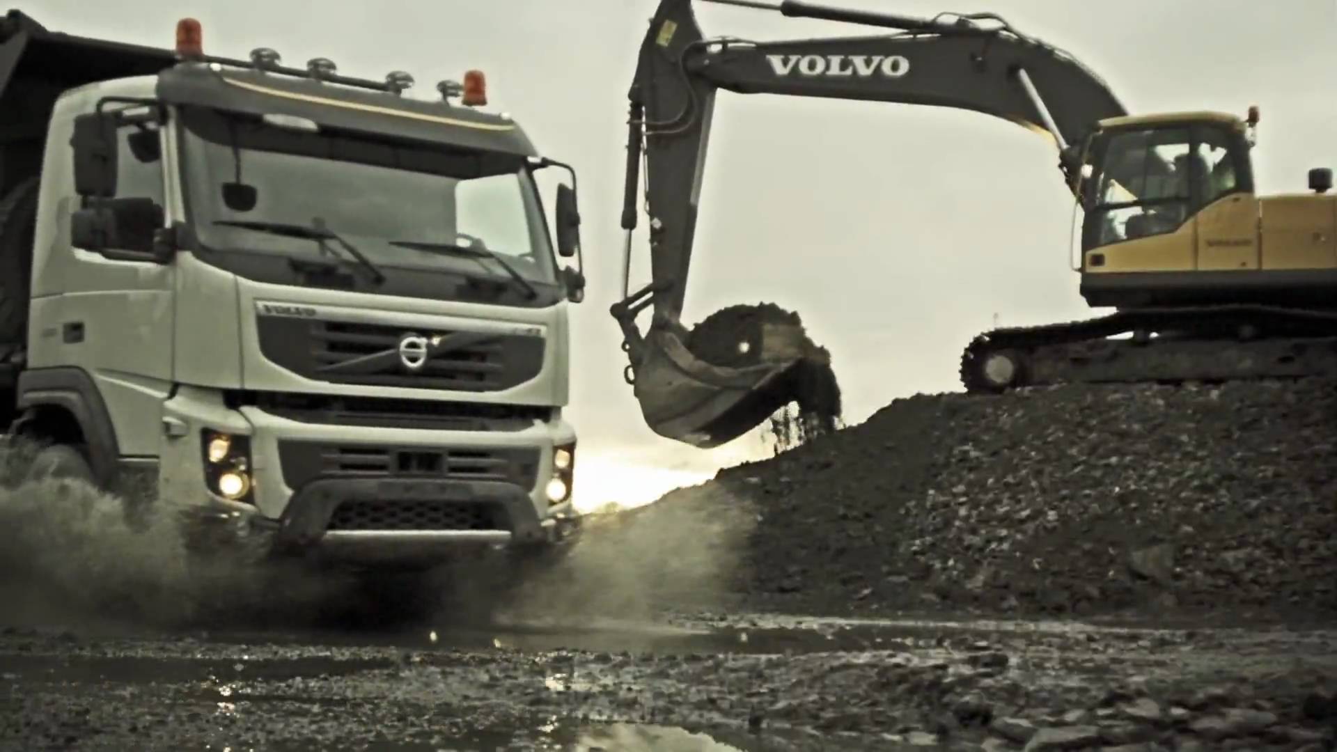 Volvo Trucks new Volvo FMX in action