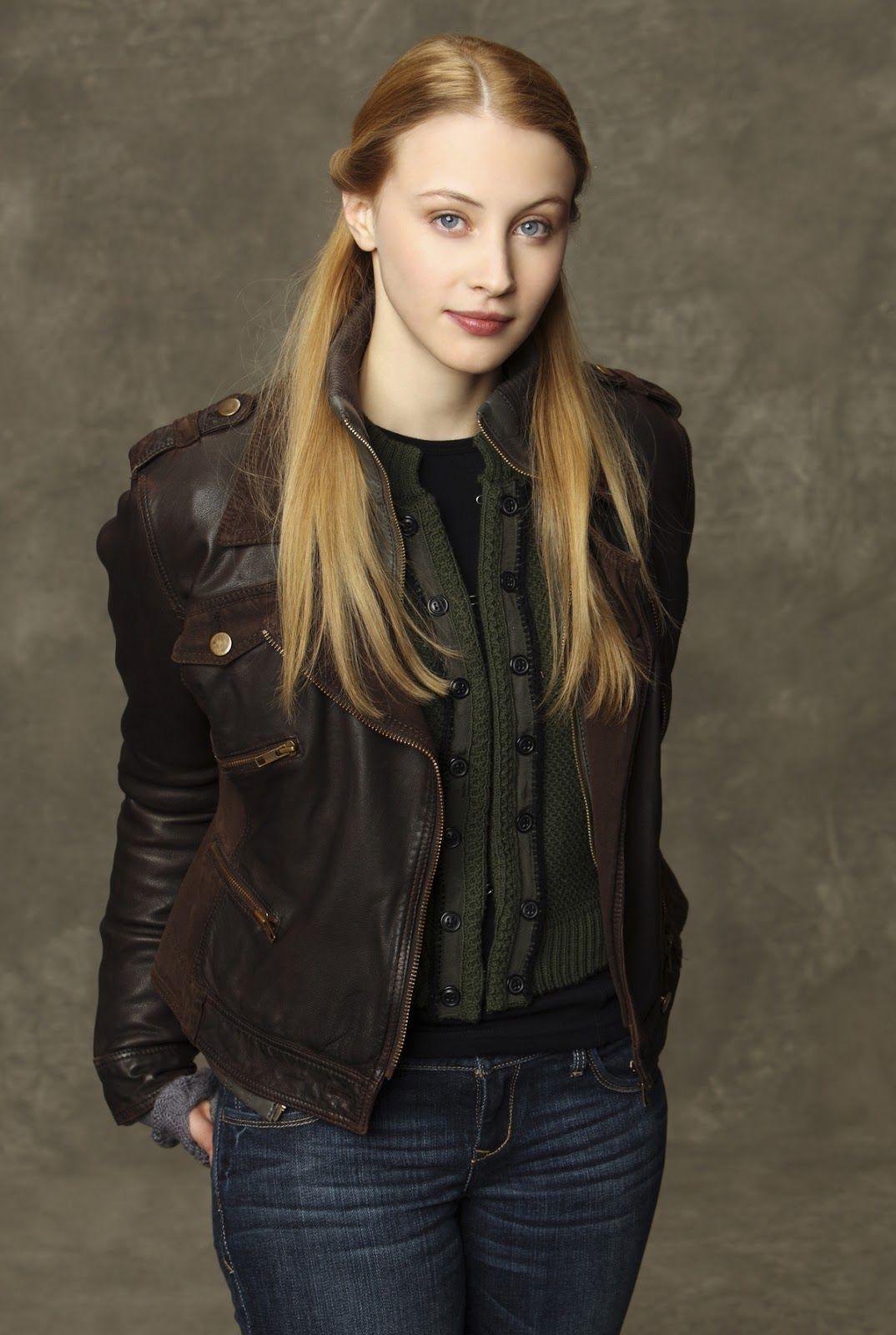 Celebrity Photo: Dracula Untold actress Sarah Gadon HD Wallpaper