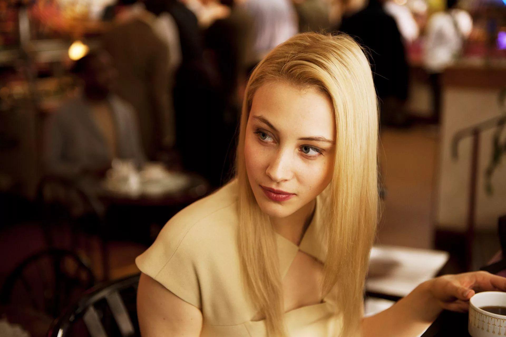 Sarah Gadon HD Wallpaper free