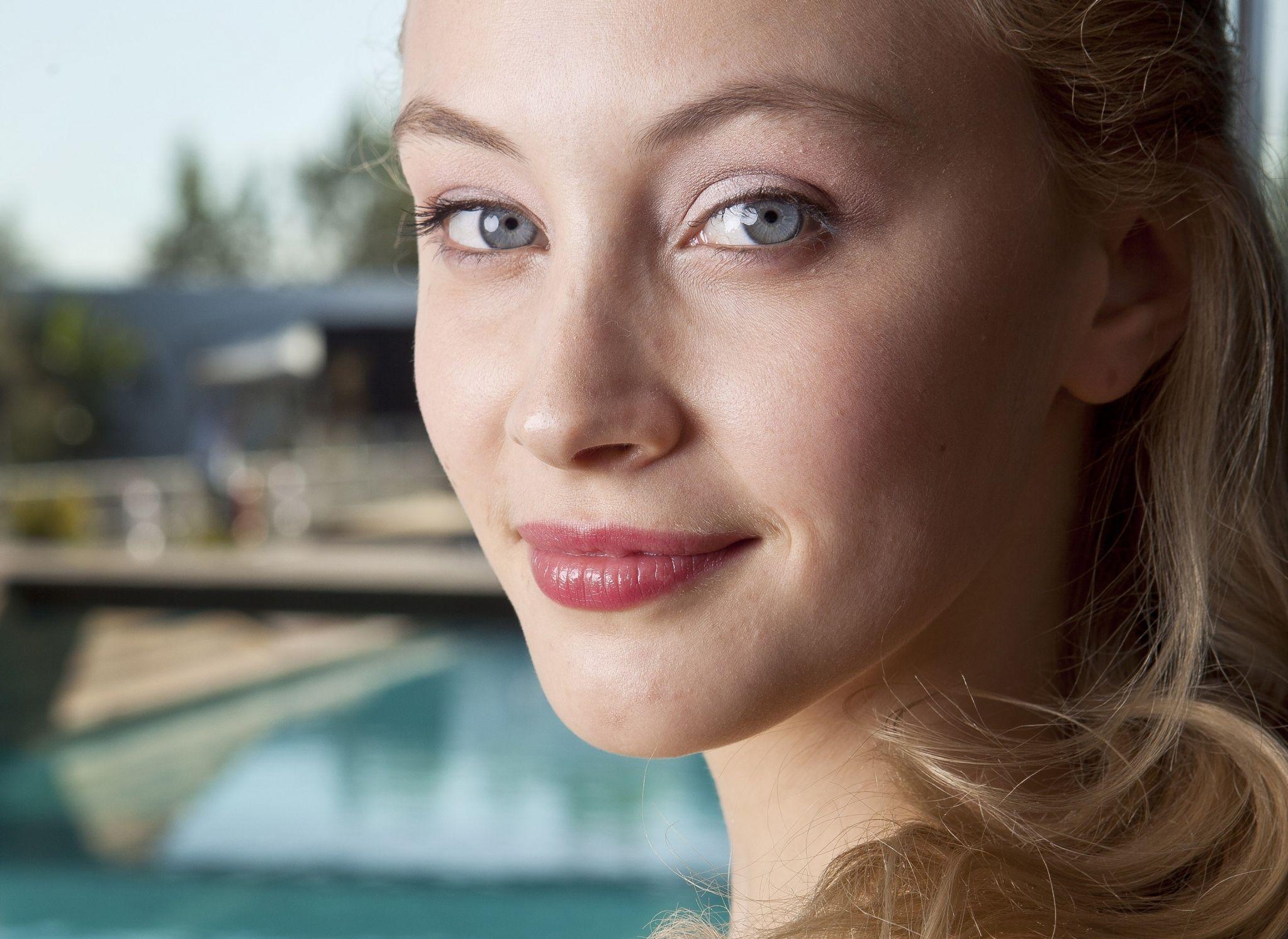 Sarah Gadon Face Wallpaper 54228 2047x1492 px