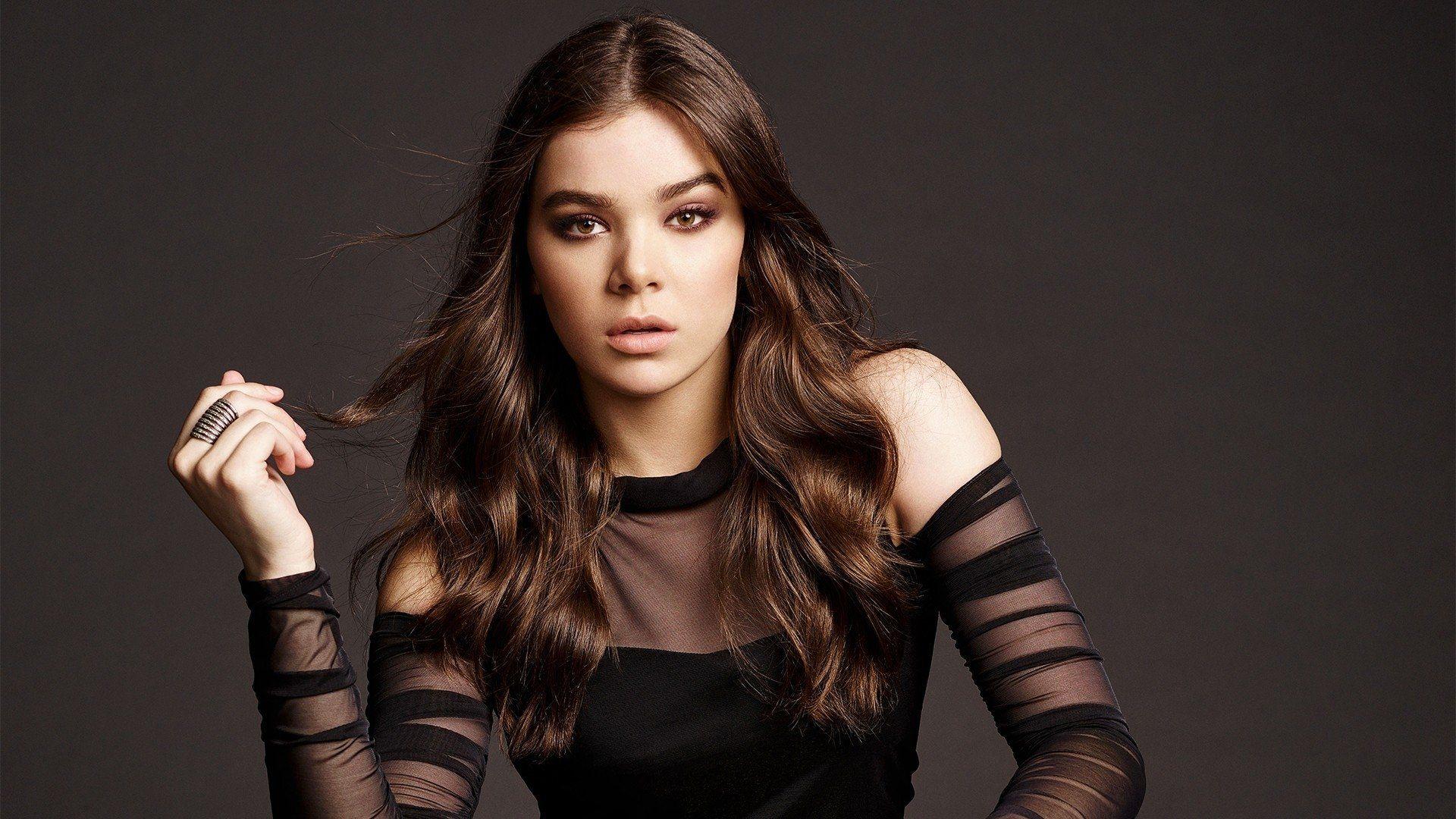 Hailee Steinfeld HD Wallpaper and Background Image