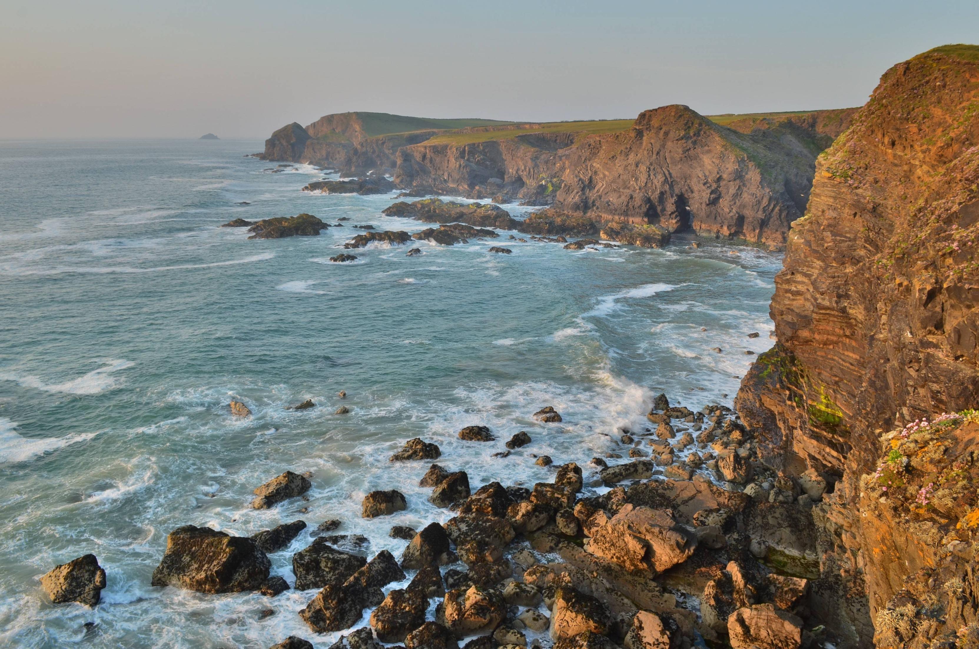 Headlands of Trevone Bay in Cornwall [3326 × 2203] HD Wallpaper From