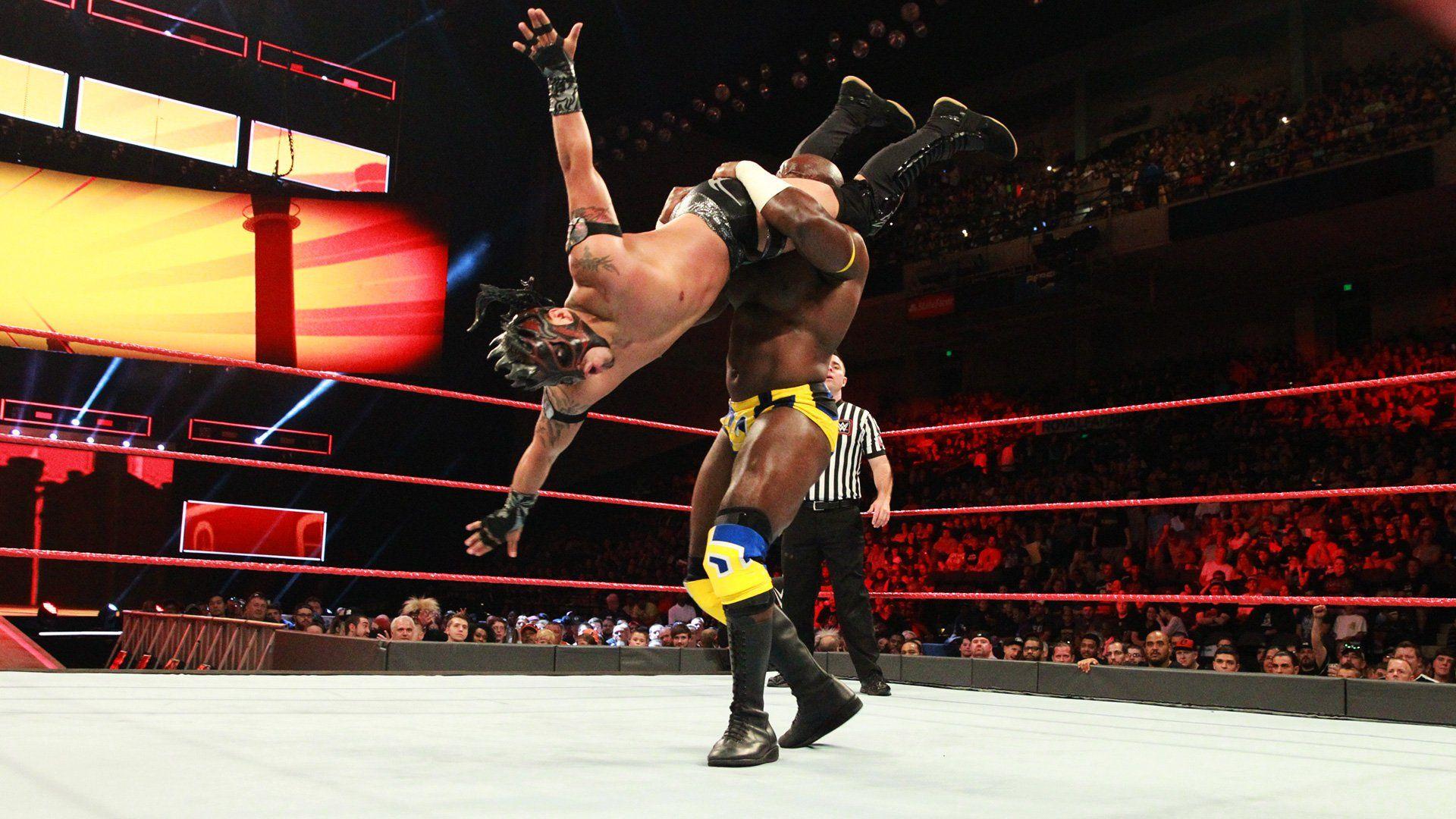 Kalisto takes to the air against Apollo Crews: WWE Extreme Rules