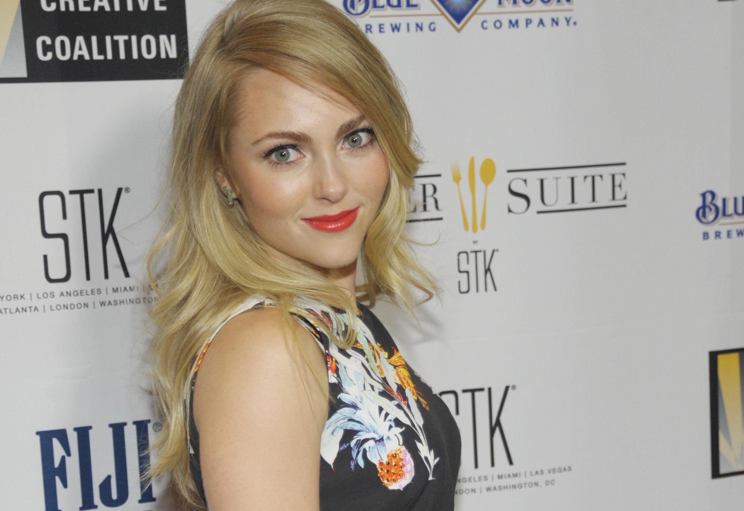AnnaSophia Robb Reacts to 'The Carrie Diaries' Being Cancelled