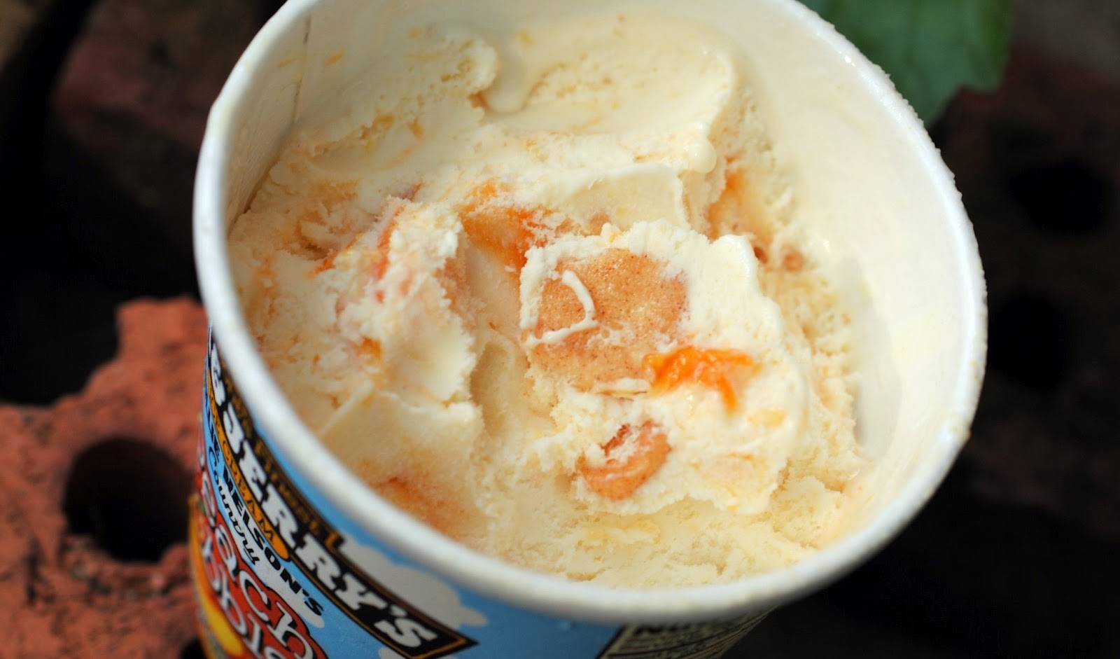 Ben & Jerry's Willie Nelson's Country Peach Cobbler cream