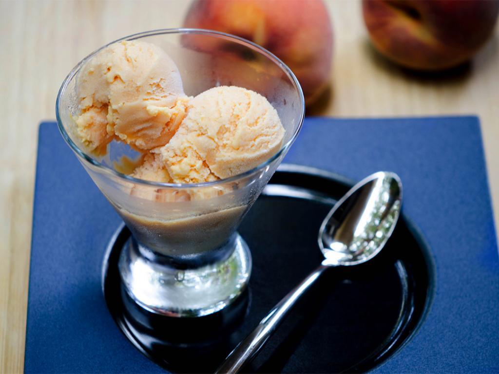 Eggless Peach Ice Cream