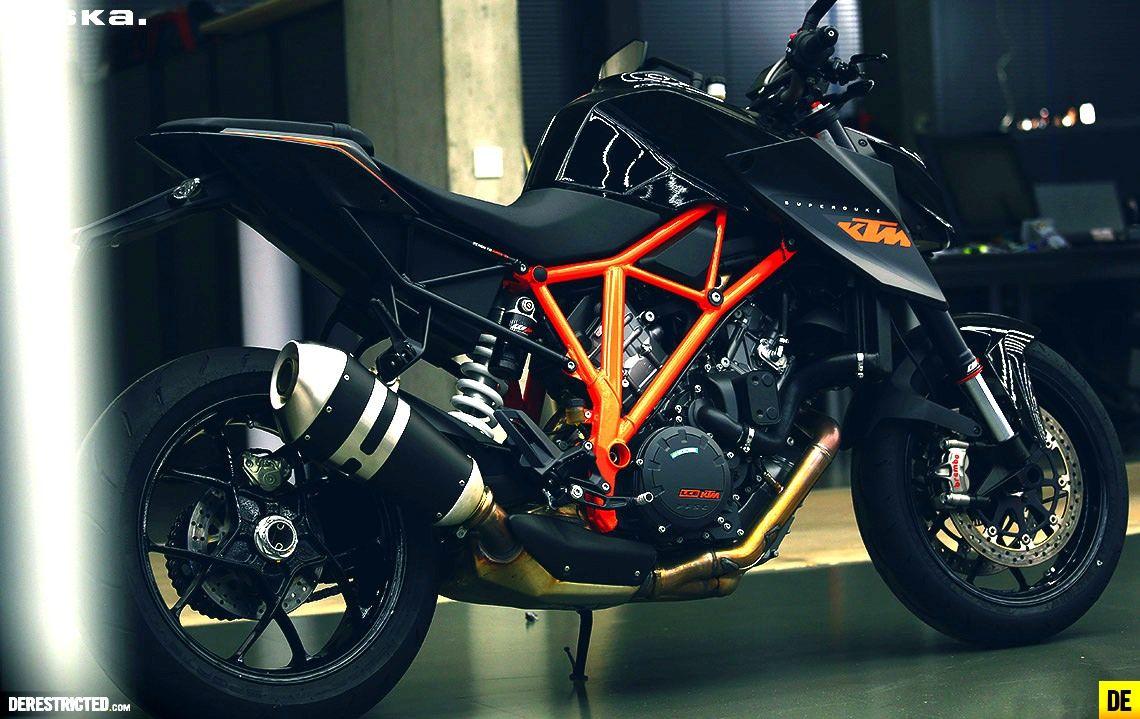 Black KTM 1290 Super Duke R by Kiska (Courtesy: AutoEvolution)