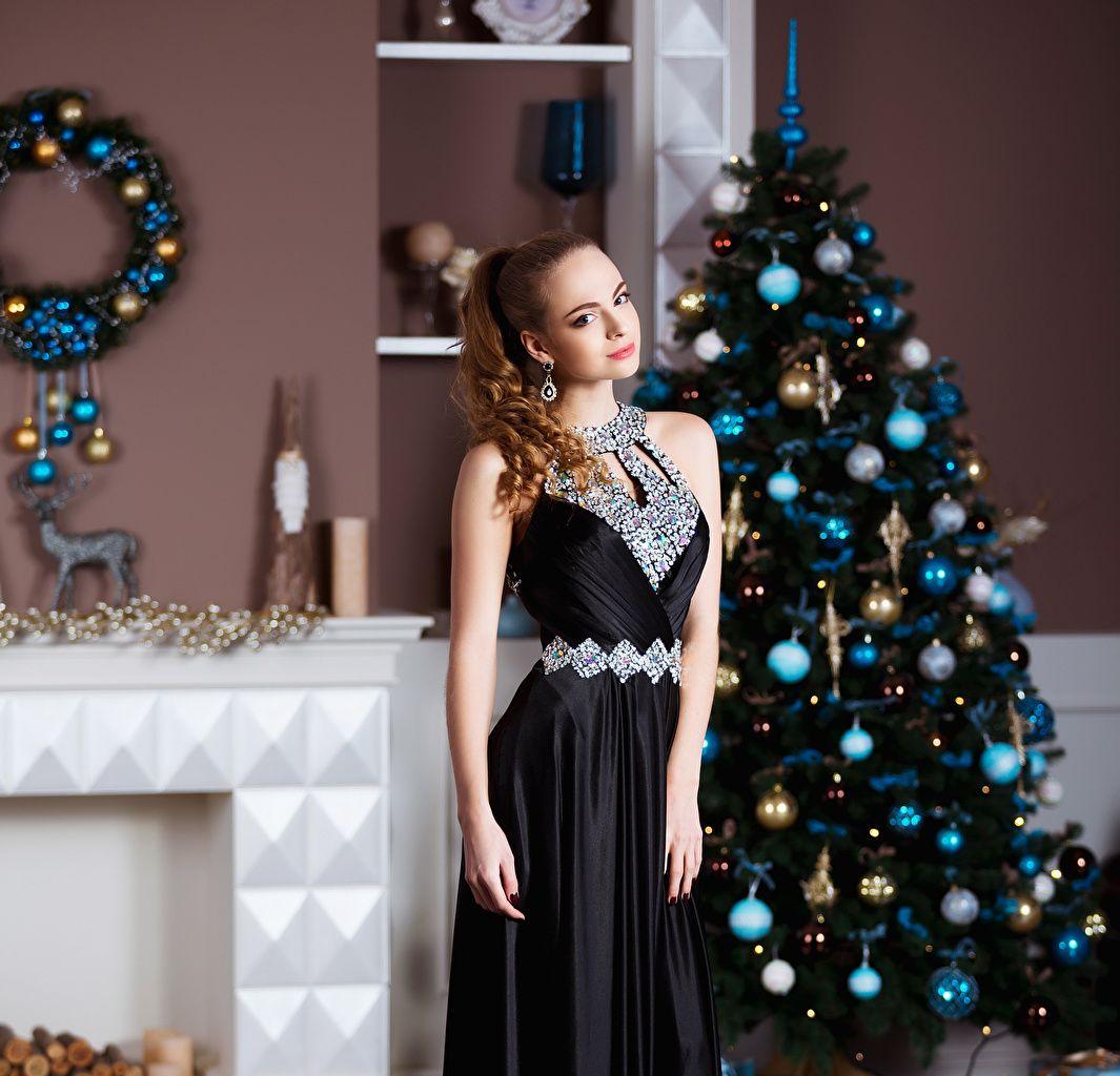 Wallpaper Christmas Brown haired Girls Christmas tree gown