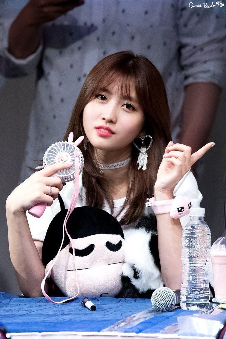 That look. Plzzz Momo