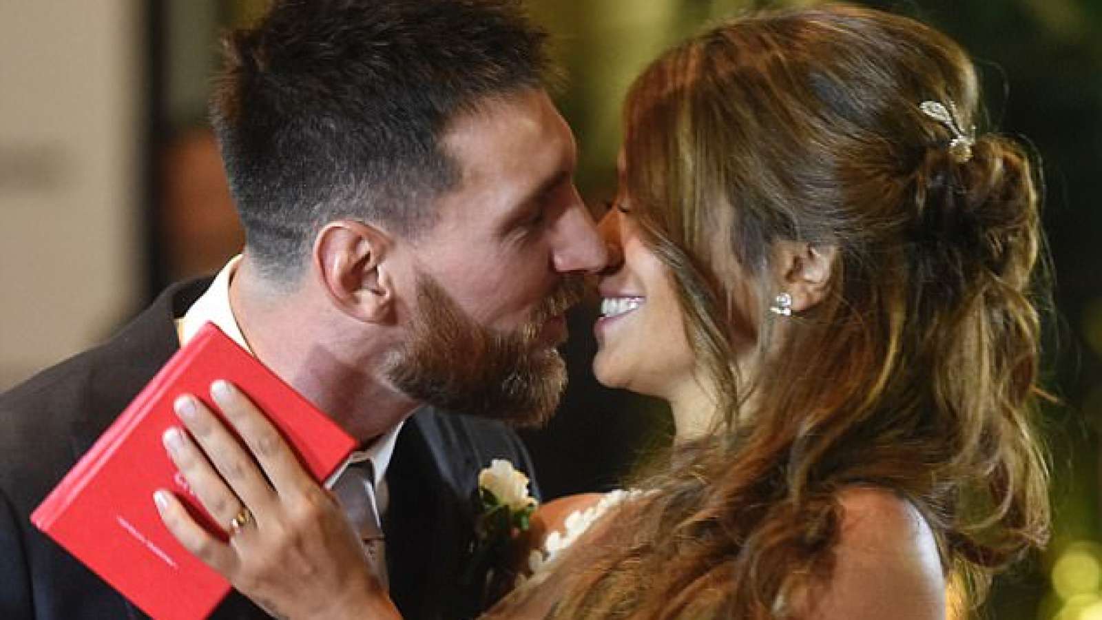 Photos: Lionel Messi marries Antonella Roccuzzo in glamorous