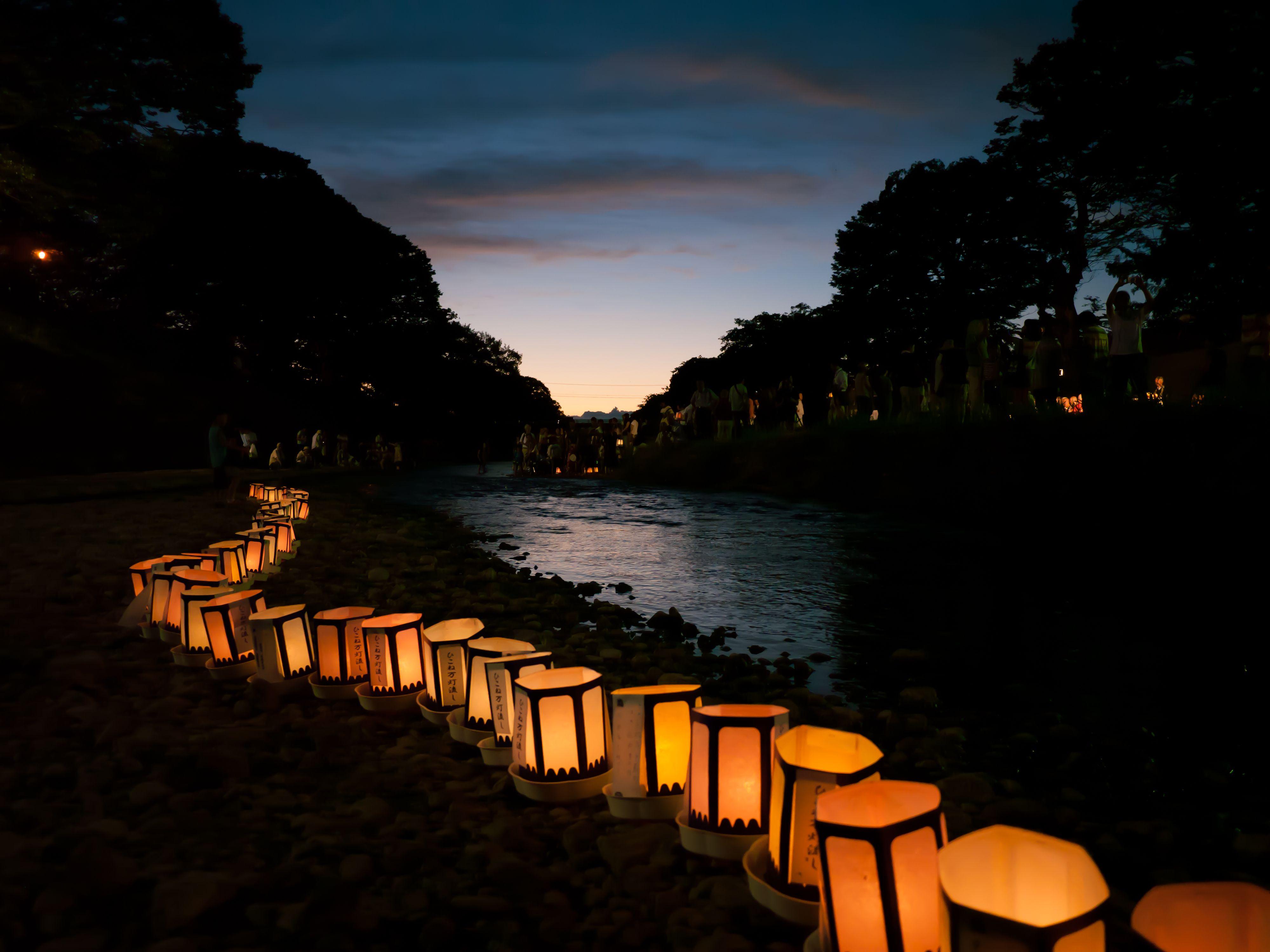 Japanese lantern lamp light asian oriental bokeh river wallpaper