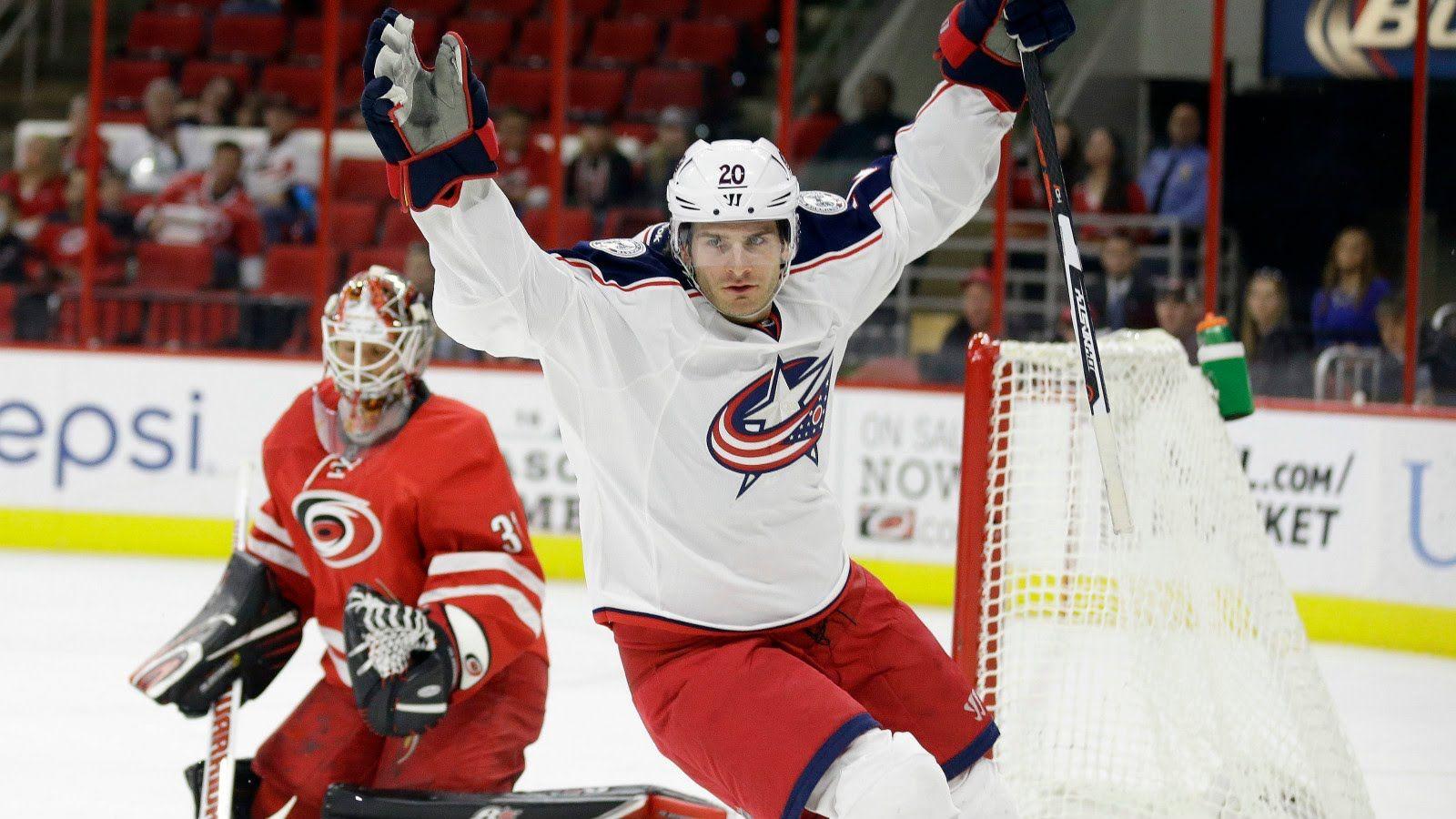Brandon Saad nets first career hat trick in Jackets win