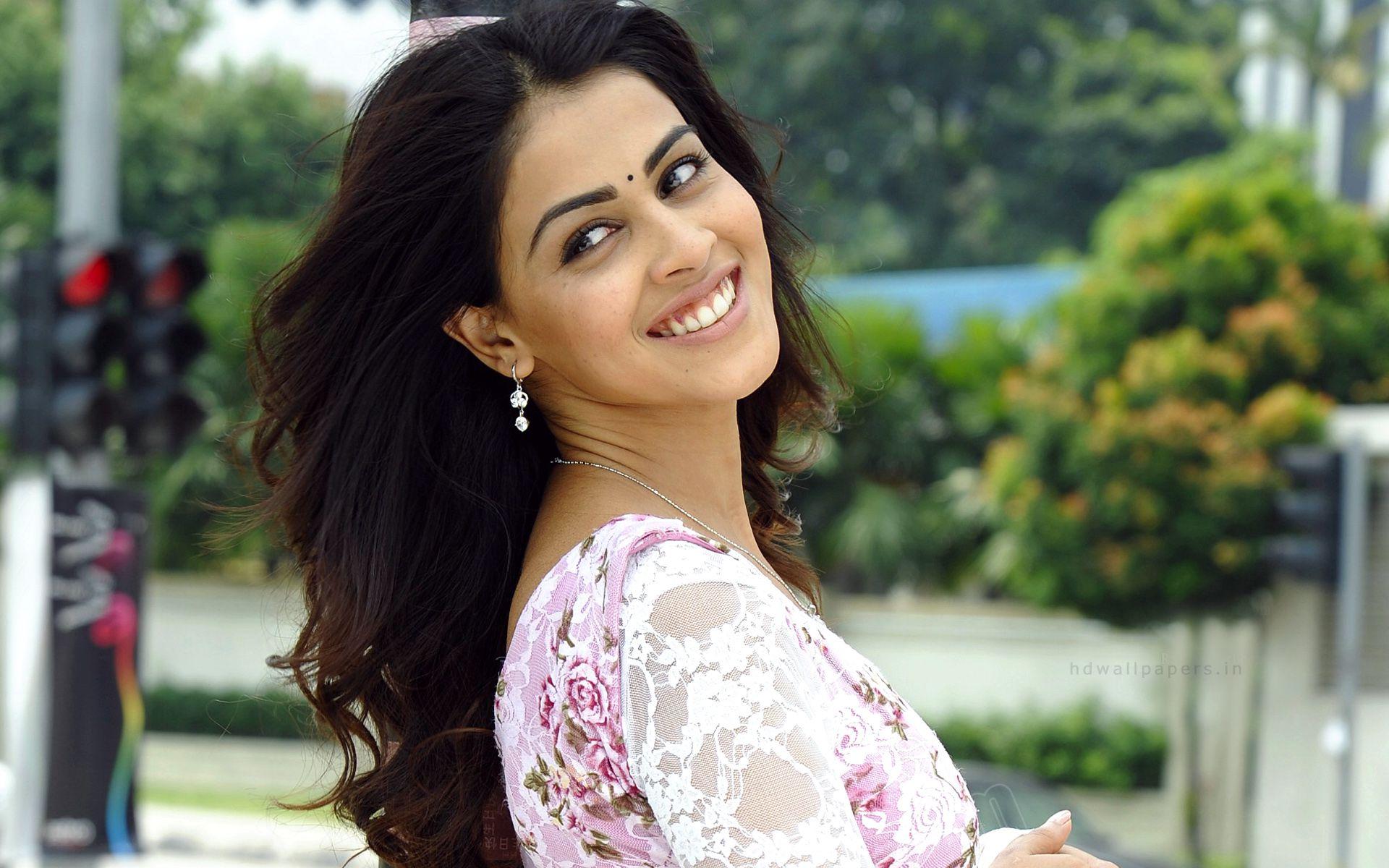 Indian Actress Genelia Wallpaper