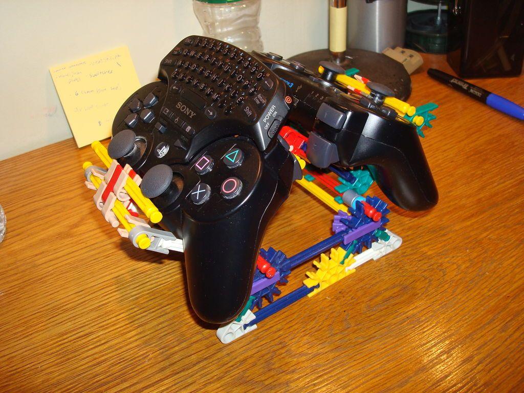 Knex PS3 Controller Stand