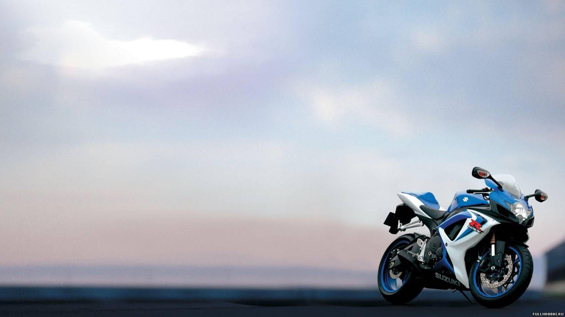 Beautiful bike in Moscow Suzuki GSXR wallpaper and image. Suzuki gsxr Gsx, Suzuki