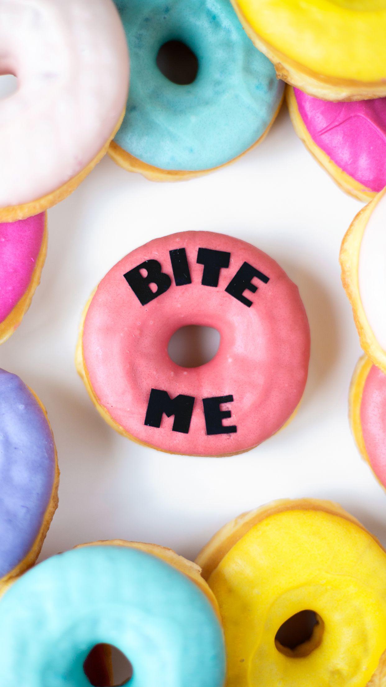 Free Studio DIY Phone Wallpaper!