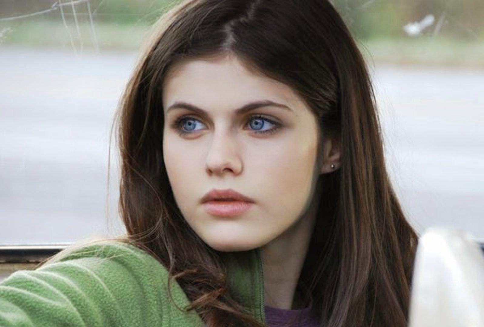 Alexandra Daddario Wallpaper