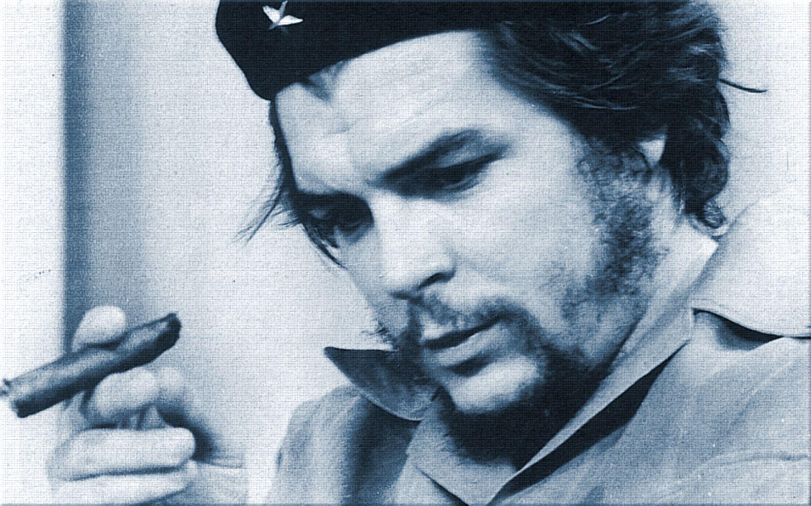 Che Guevara Smoking Wallpaper