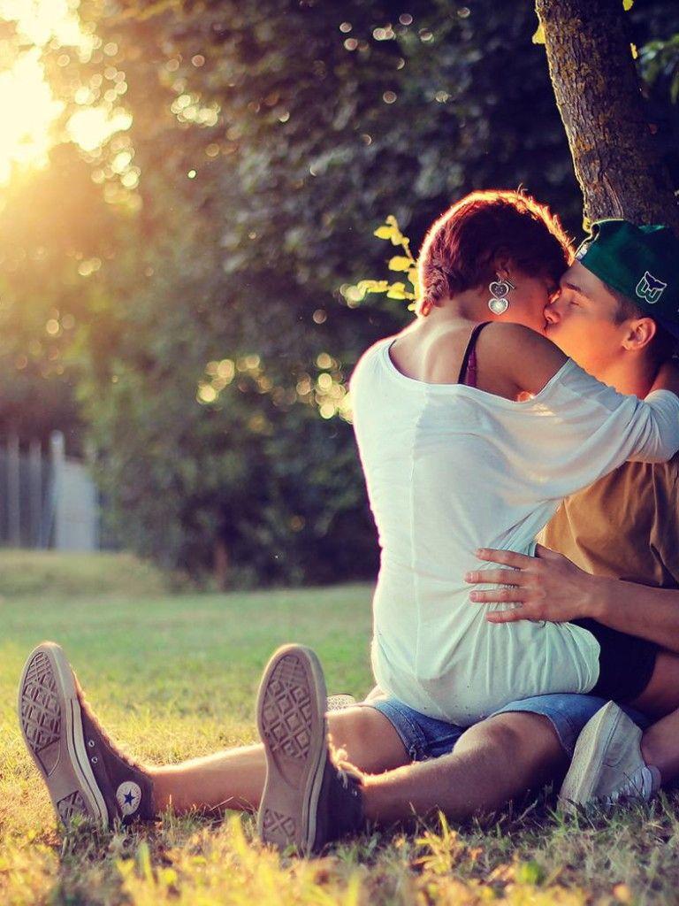 Love Couple Kiss HD Wallpaper