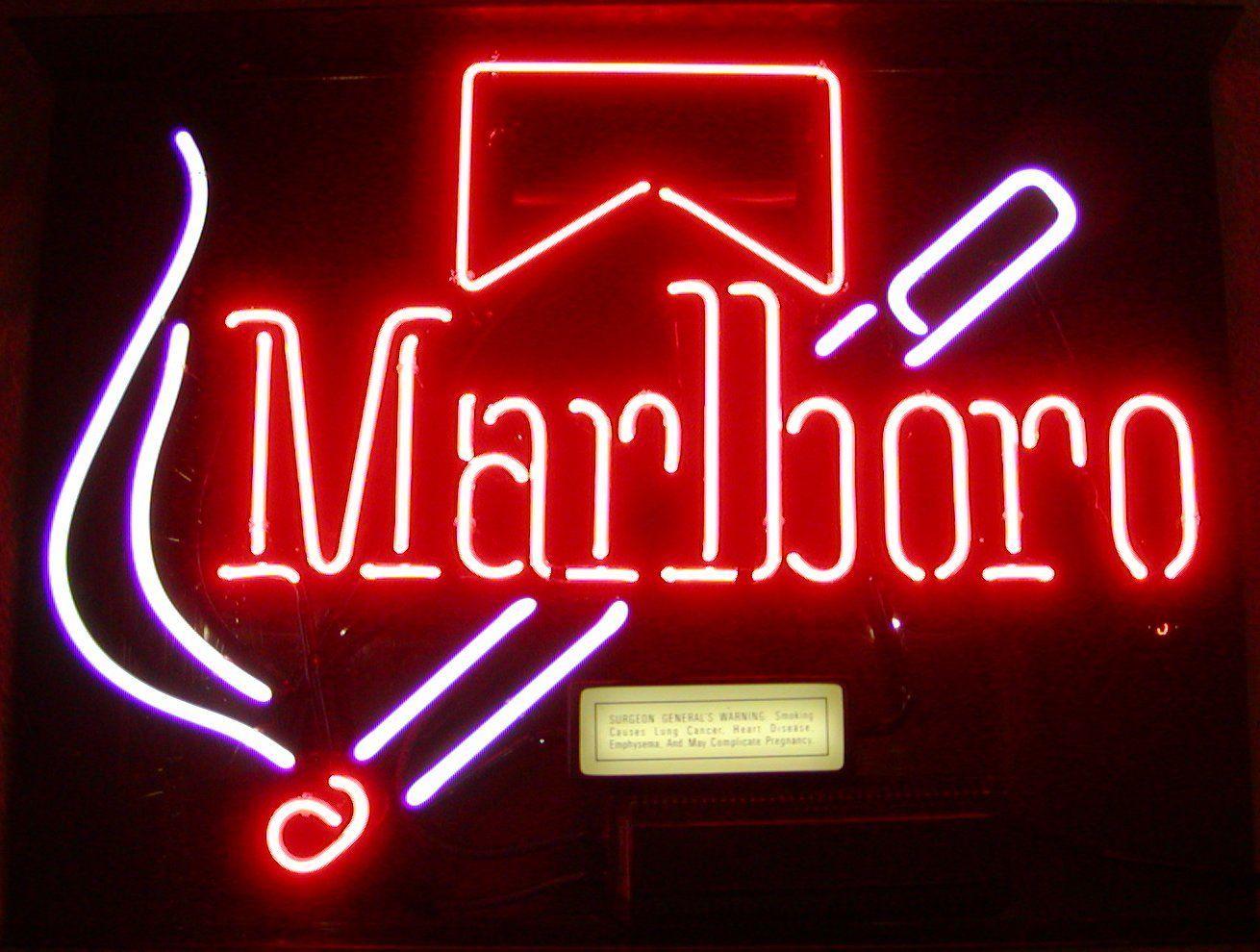 Camel a lo largo de la historia. Neon and Neon lighting