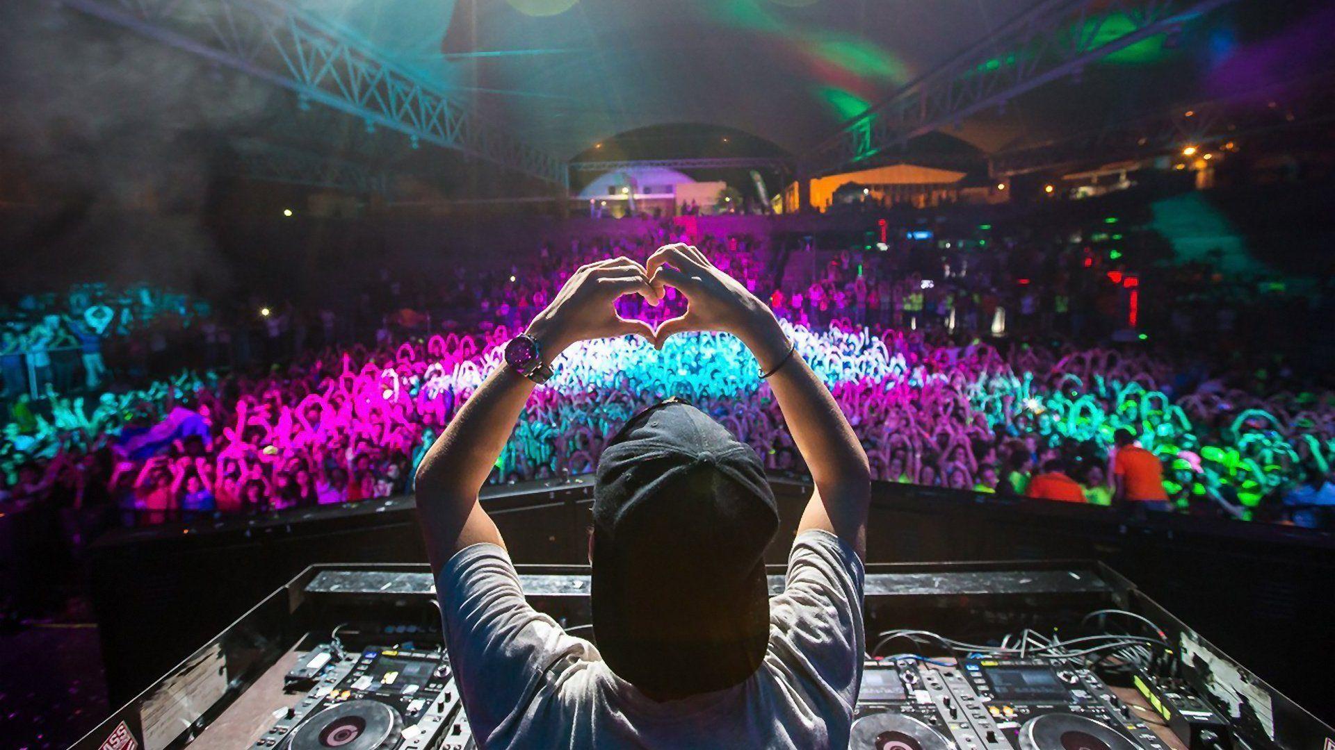 Amazingly Free Nightlife HD Wallpaper