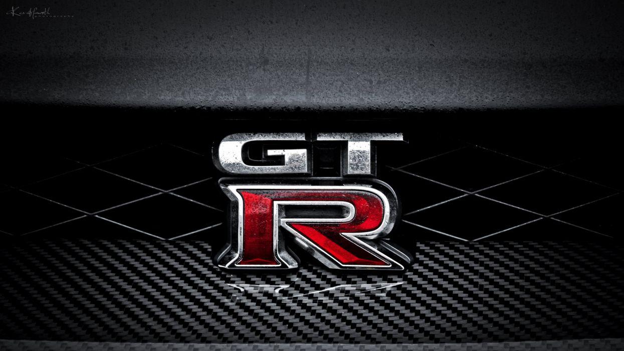 Nissan GT R Radiator Grill Logo Wallpaper Wallpaperx2160