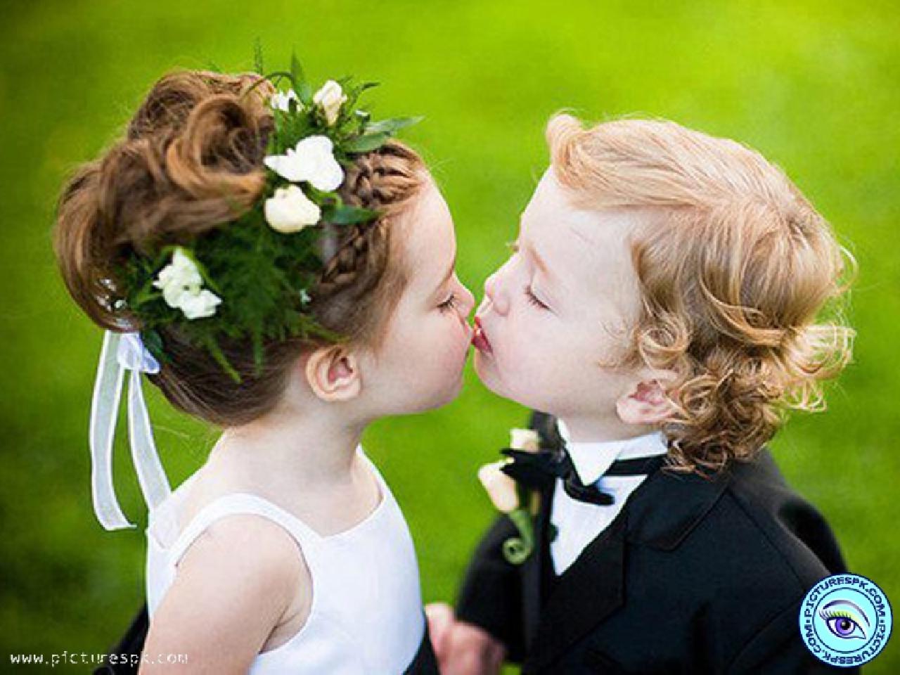 baby kiss wallpaper hd