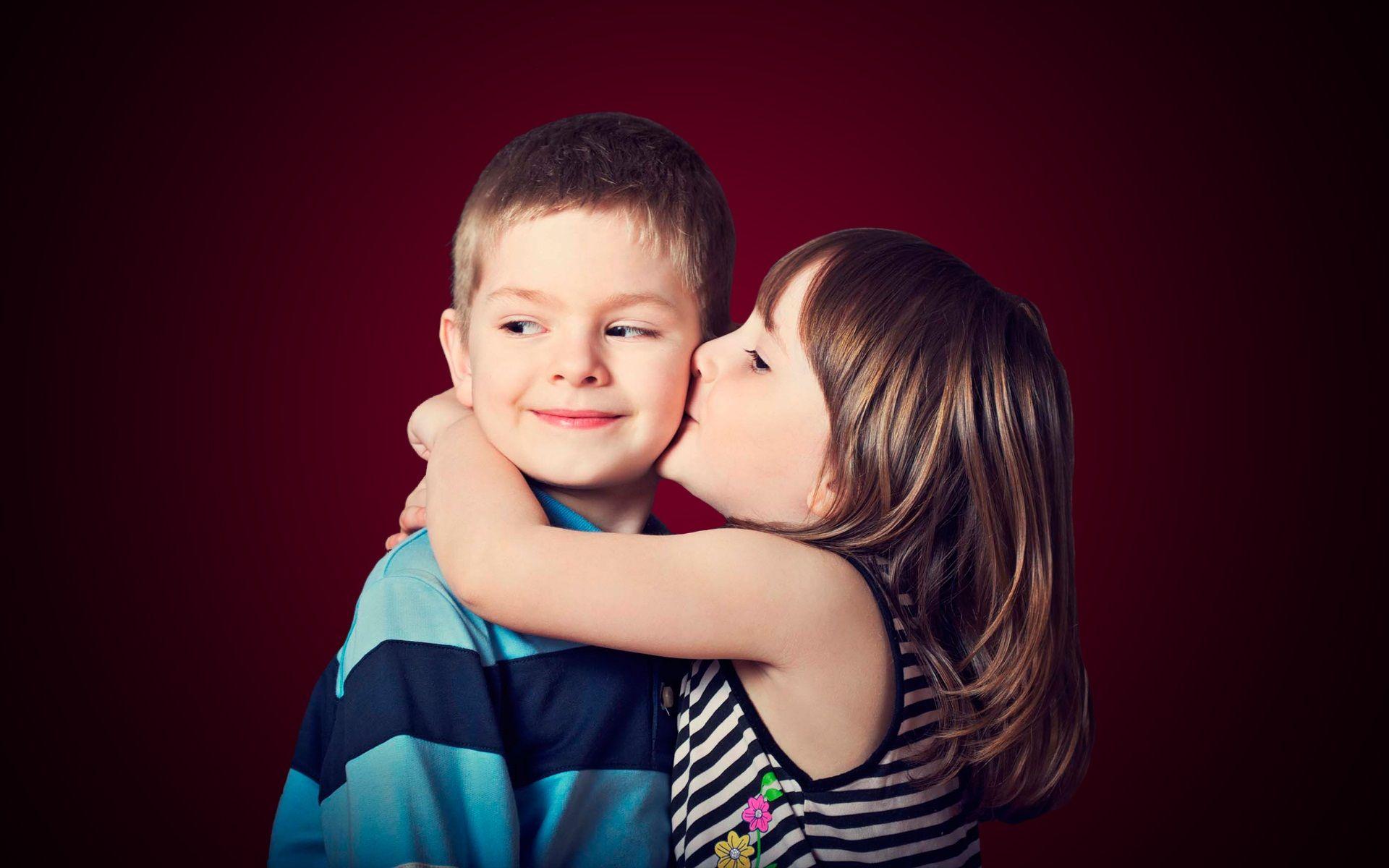 Romantic Hug and Kisses Wallpaper. Little cute baby hug and kissing