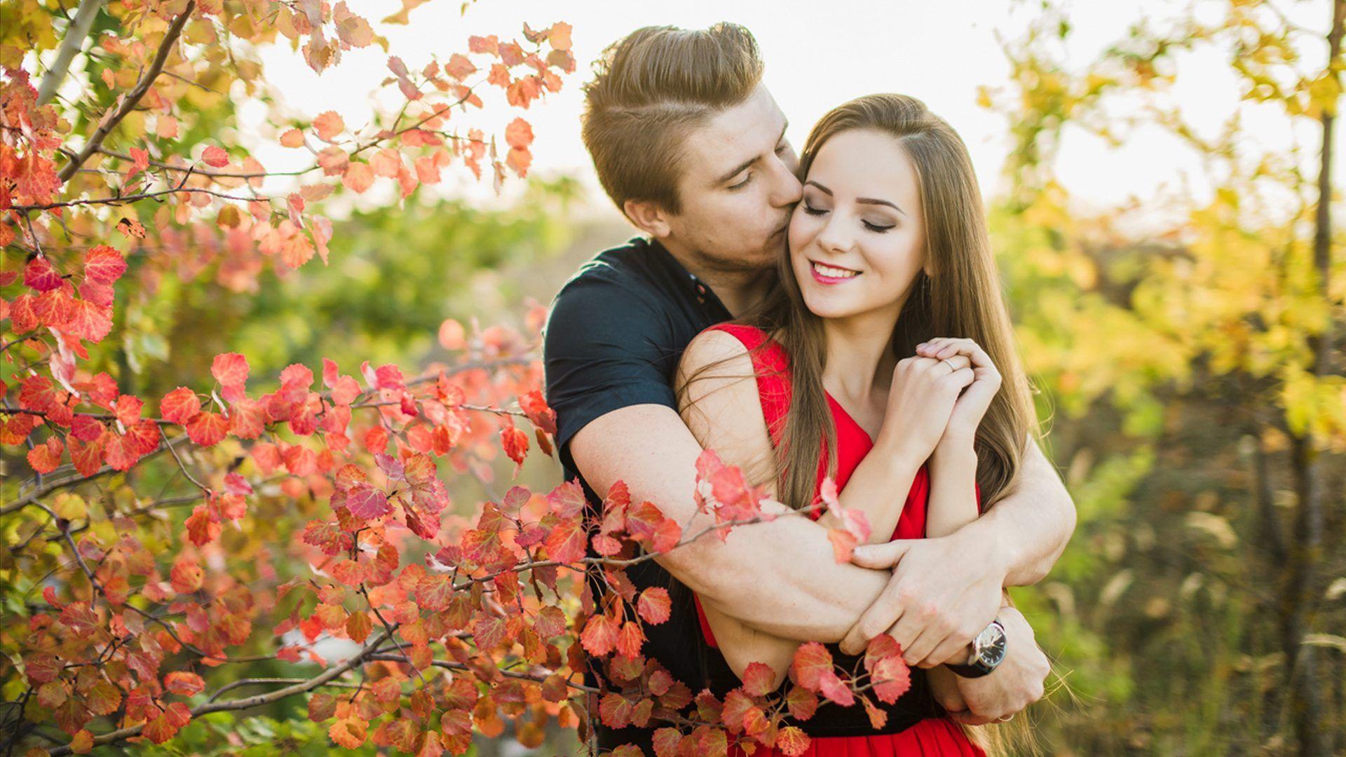 Beautiful Loving Couple Romance In Nature Autumn Leaves HD Wallpaper
