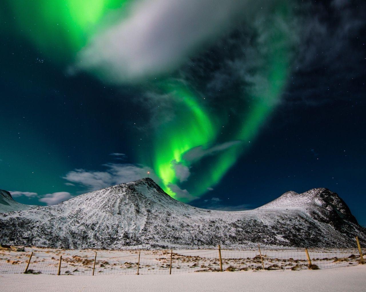 Aurora Borealis Northern Light desktop PC and Mac wallpaper