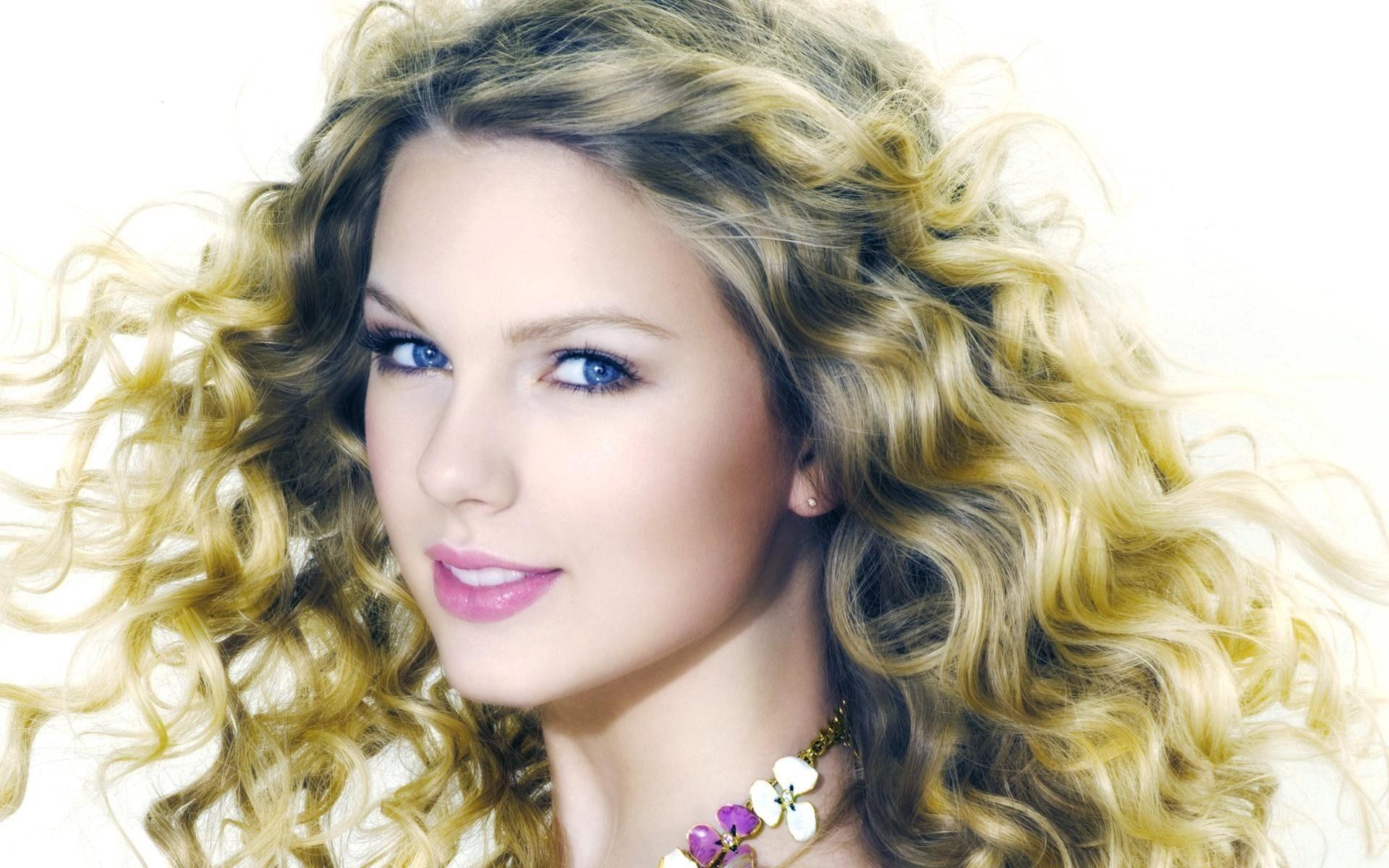 Taylor Swift Fearless Platinum Edition wallpaper