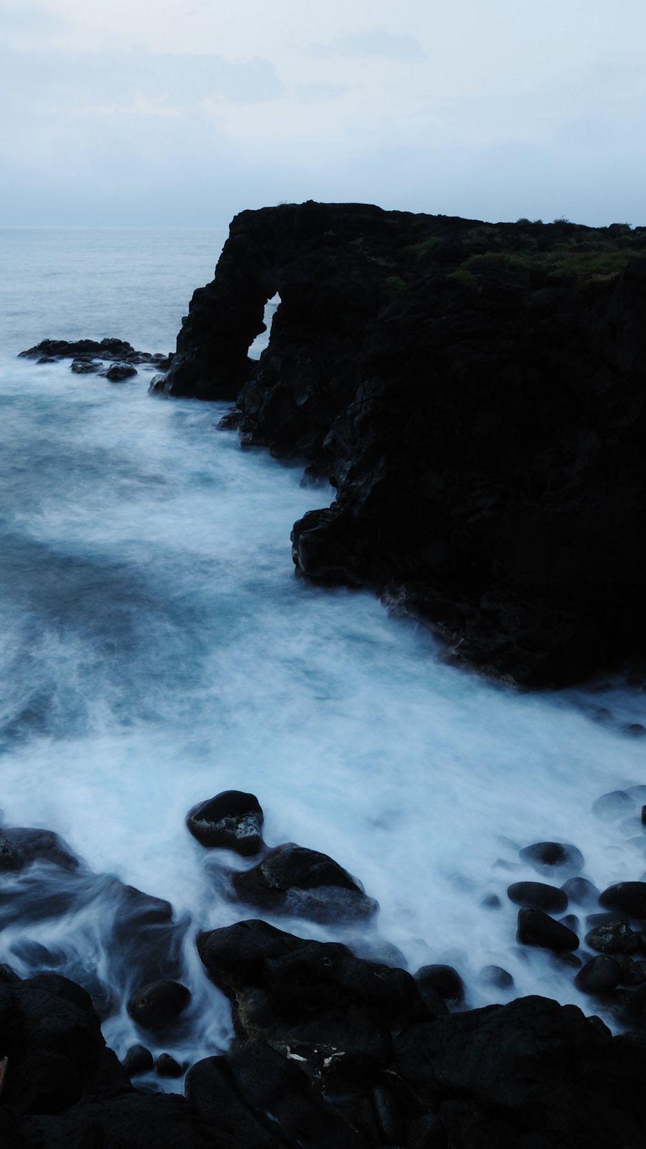 Download wallpaper 938x1668 ocean, rocks, surf, italy, catania