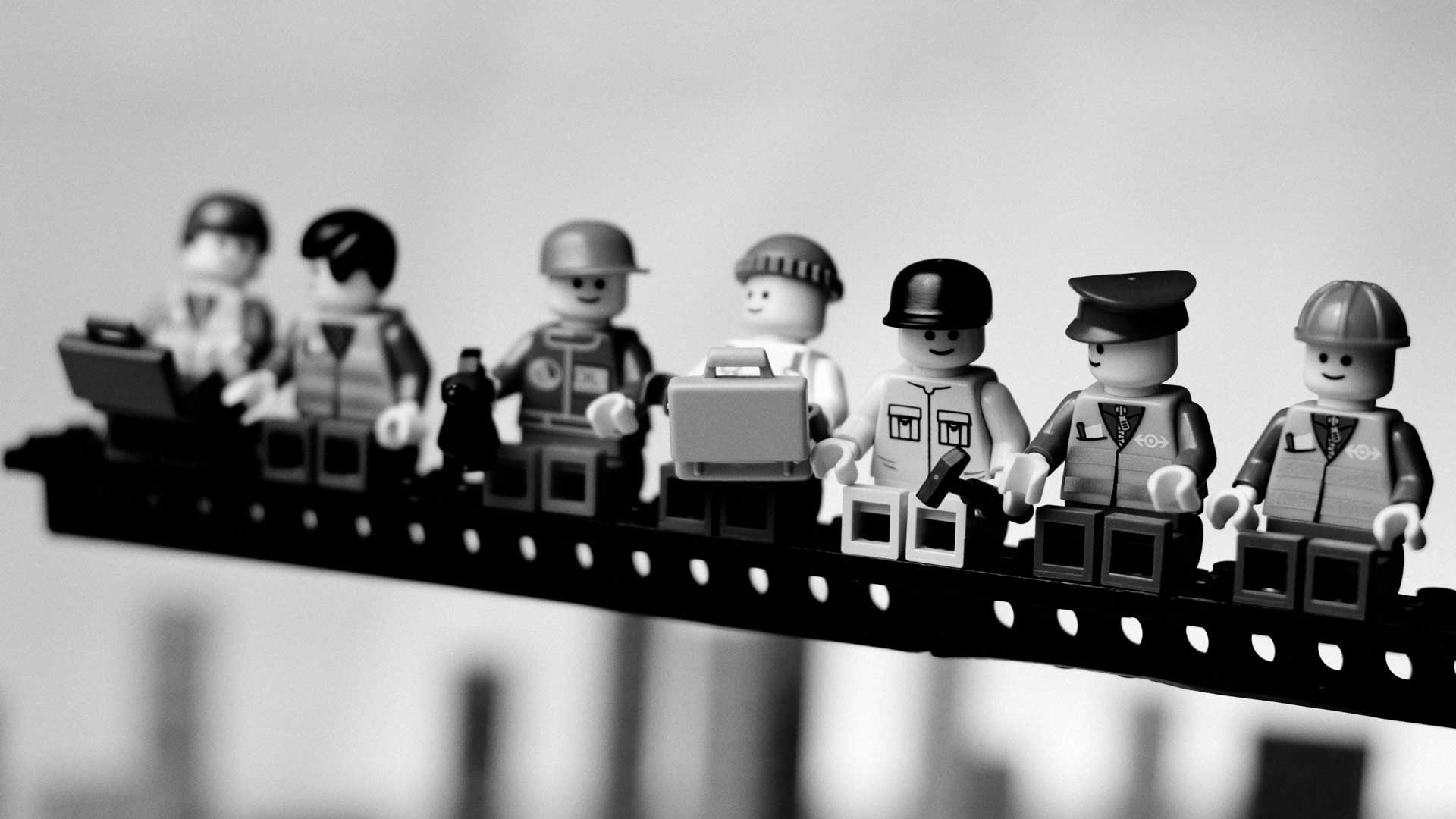 Put Some Lego People on Your Desktop With These Wallpaper