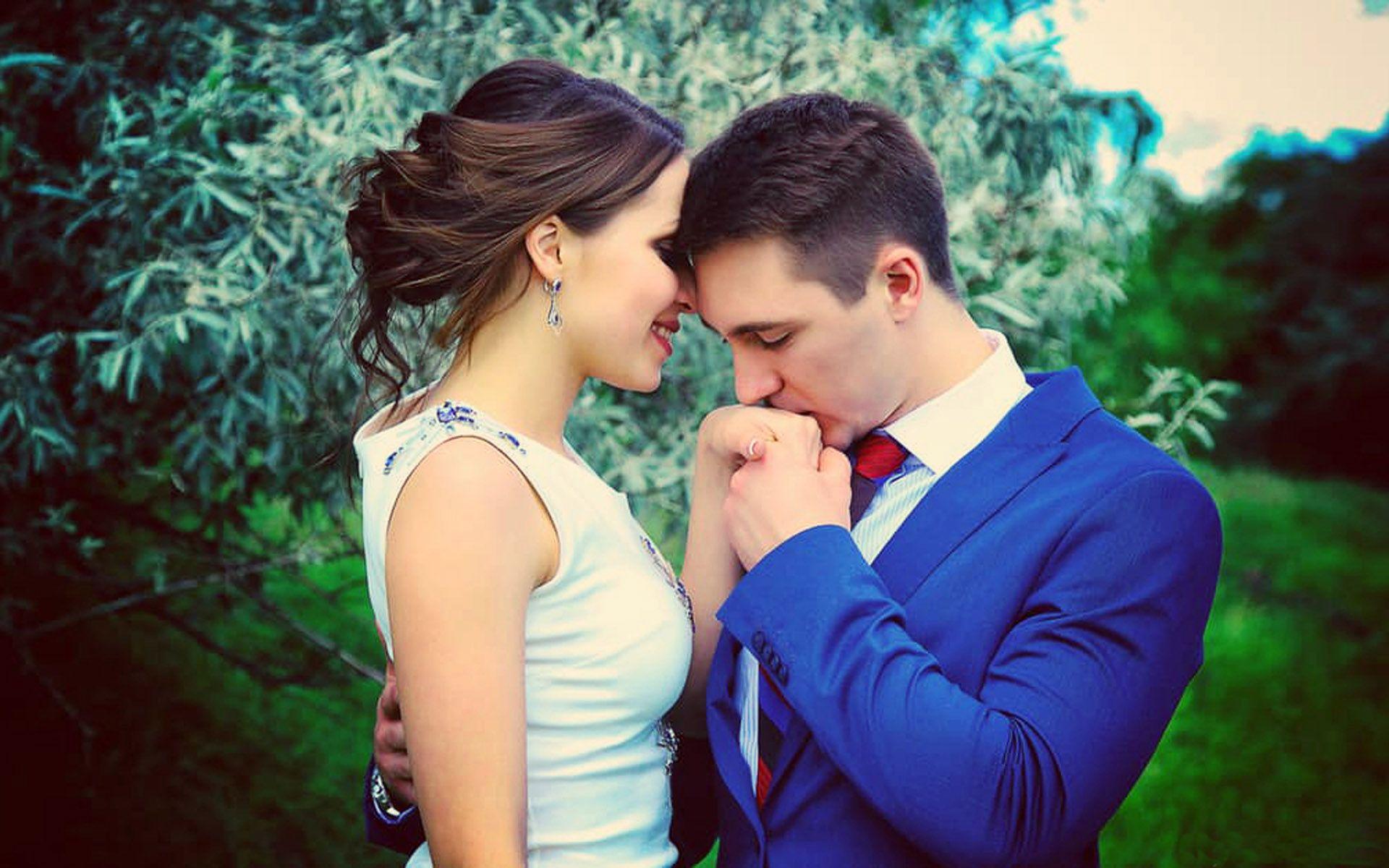 Romantic Couple Kissing Hand Wedding Pose Wallpaper 27575